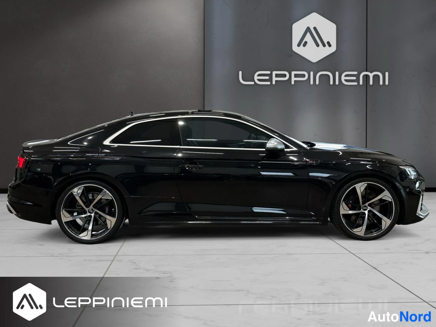 Musta Audi RS5 2018, sivulta, kuva 6
