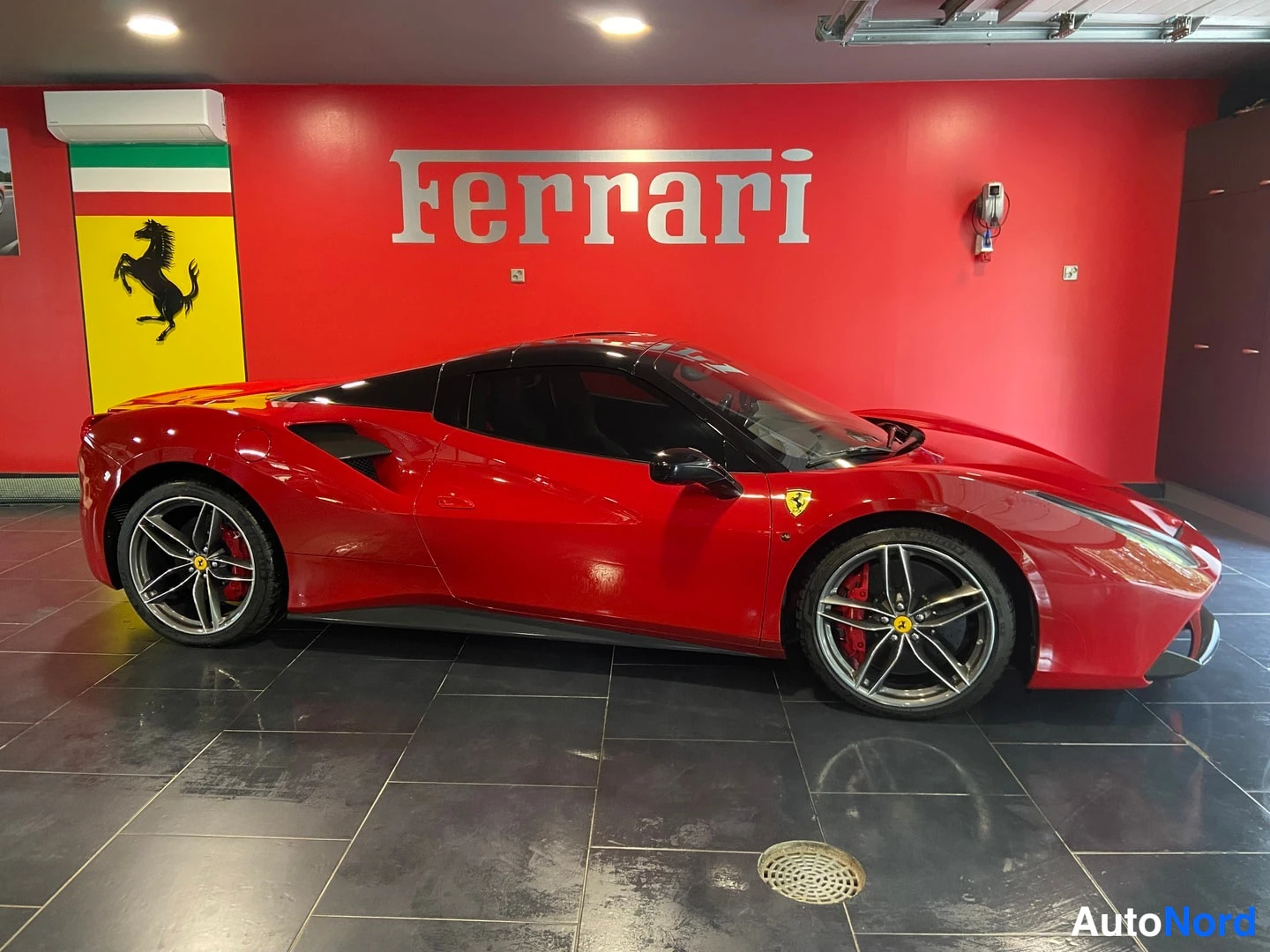 Ferrari 488 2016
