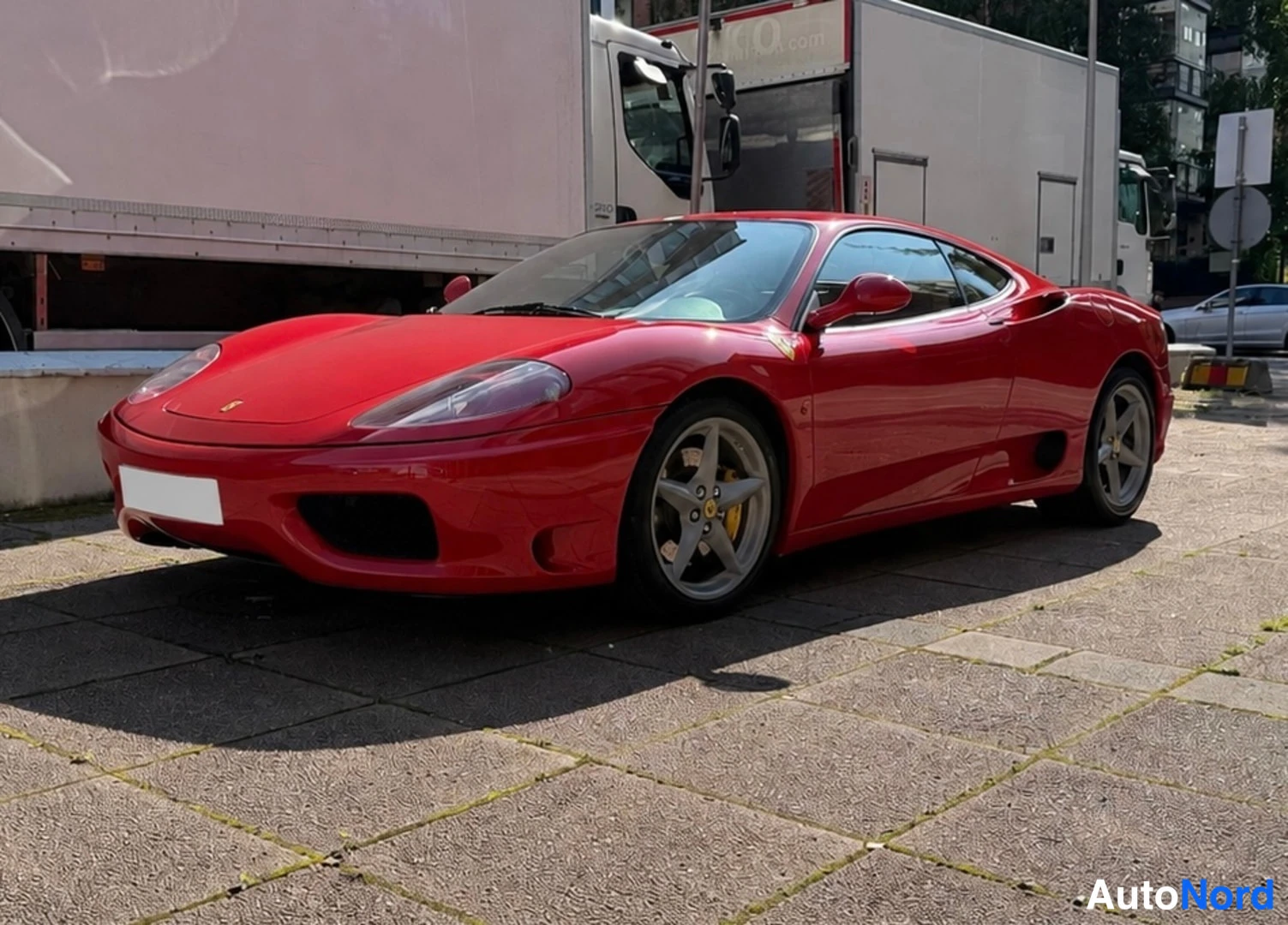 Punainen Ferrari 360 2000, etuviisto, keula vasemmalle, kuva 2