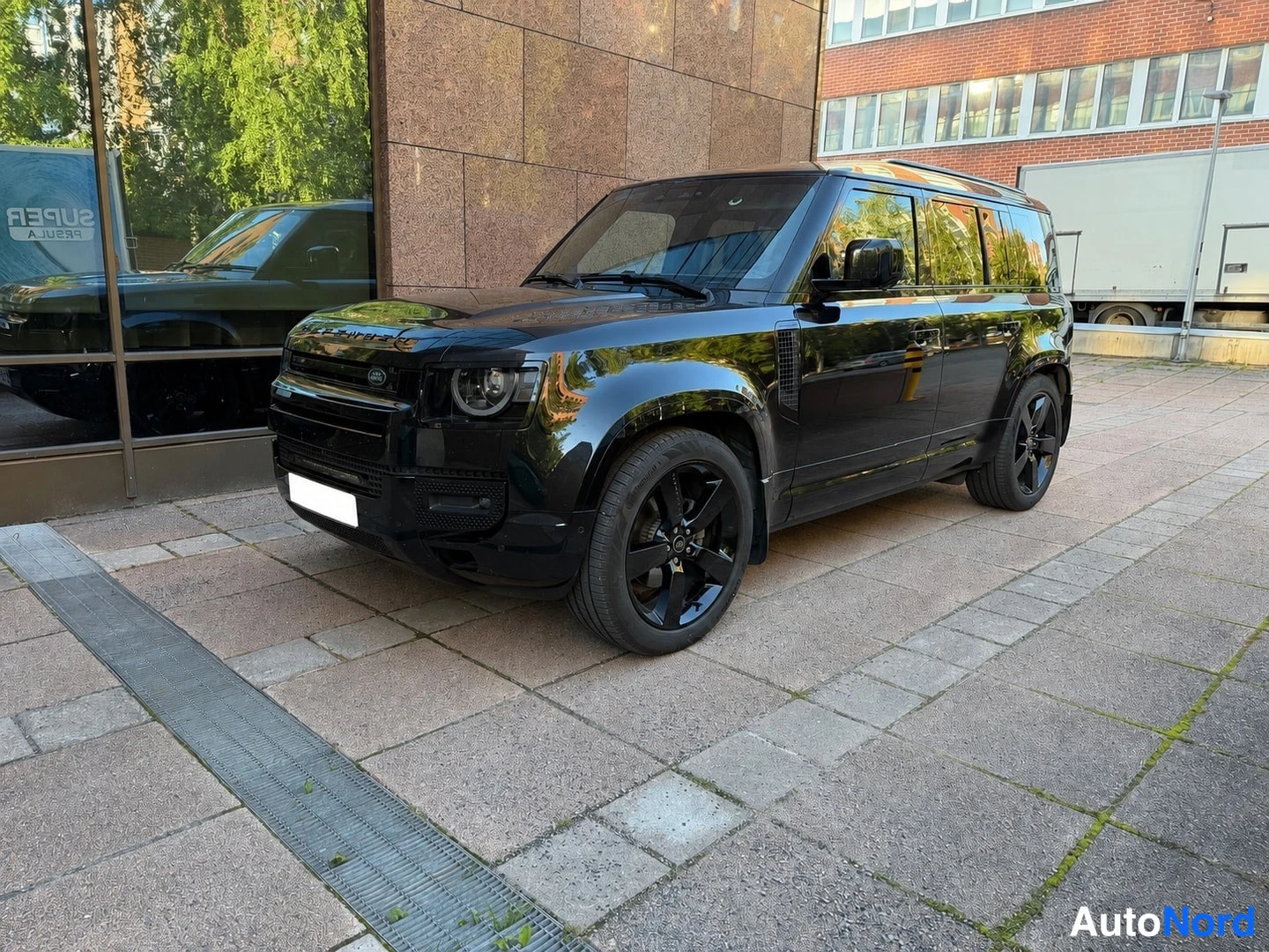 Land Rover Defender 2025