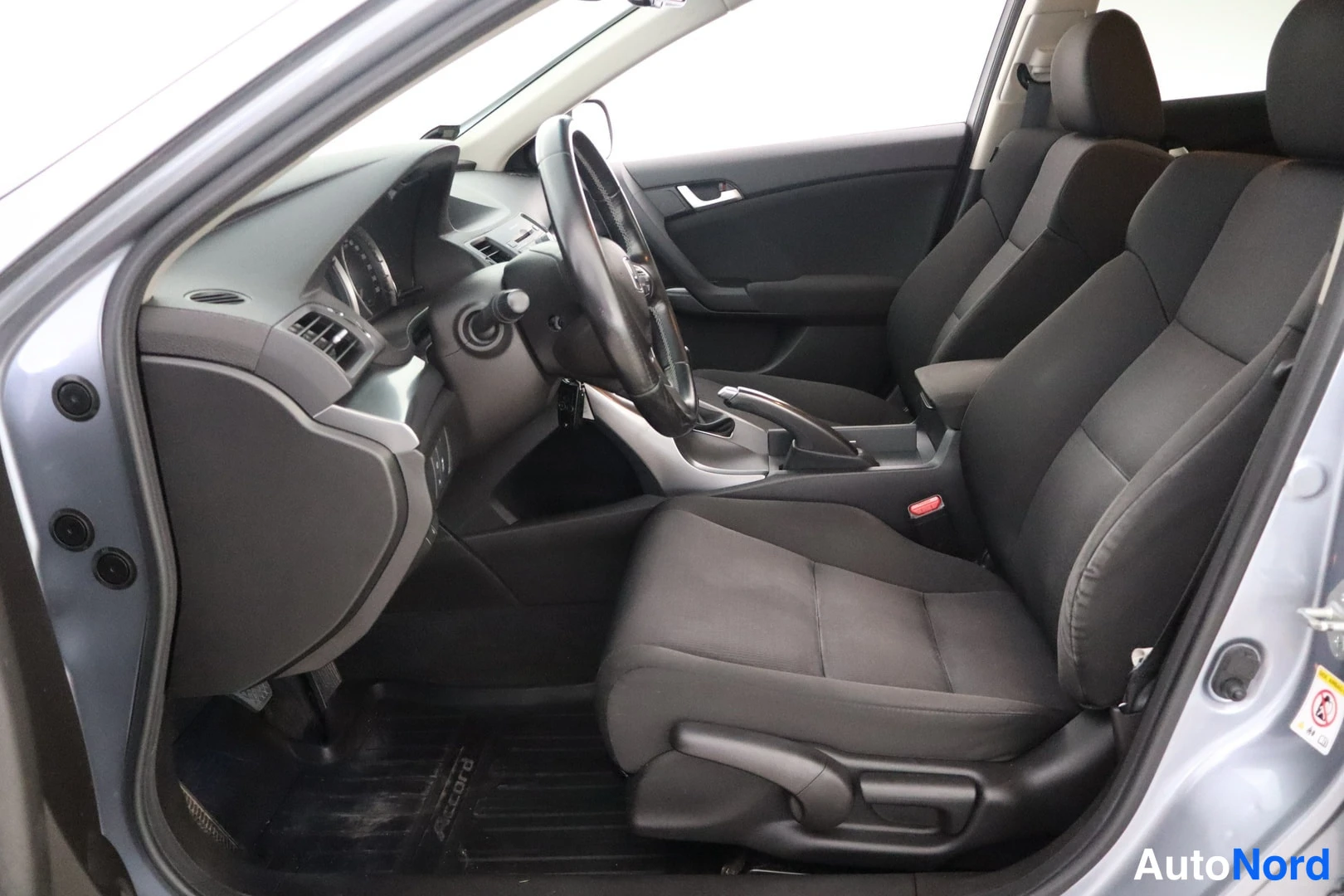 Harmaa Honda Accord 2014, ohjaamo, kuva 8
