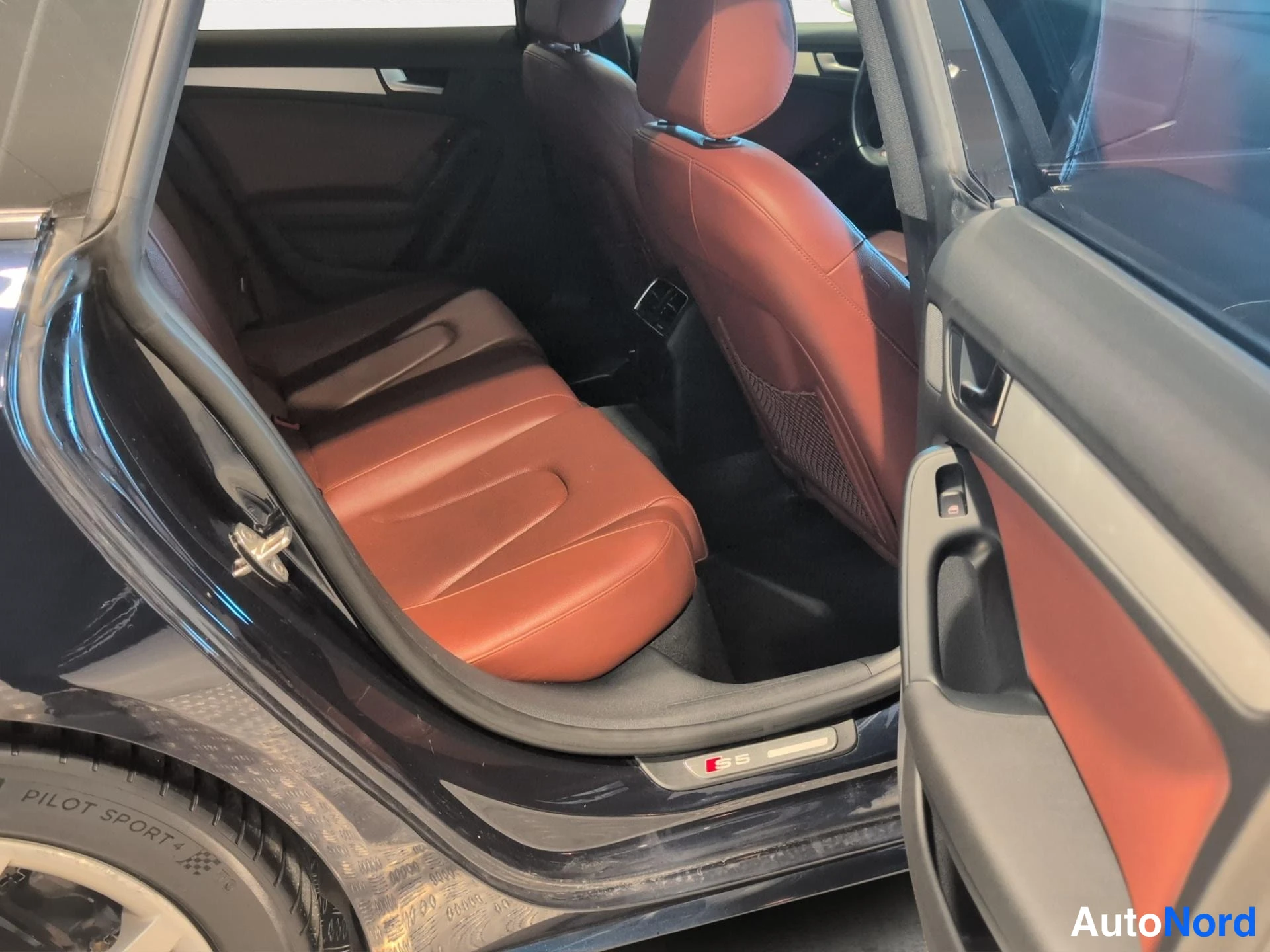 Sininen Audi S5 2010, sivulta, kuva 6