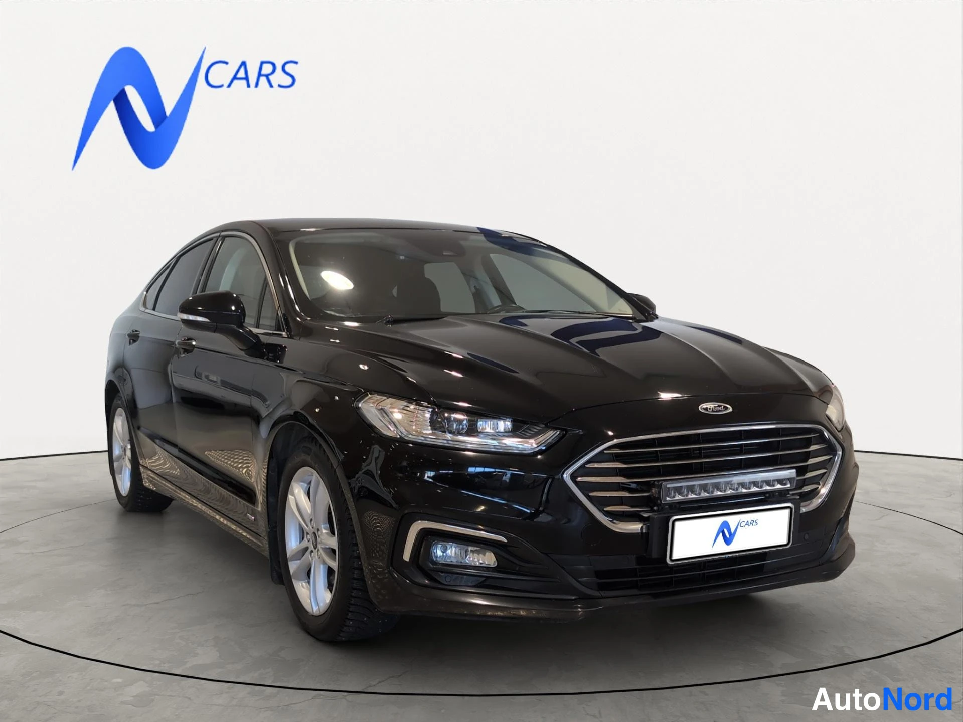 Musta Ford Mondeo 2021, etuviisto, keula oikealle, kuva 2
