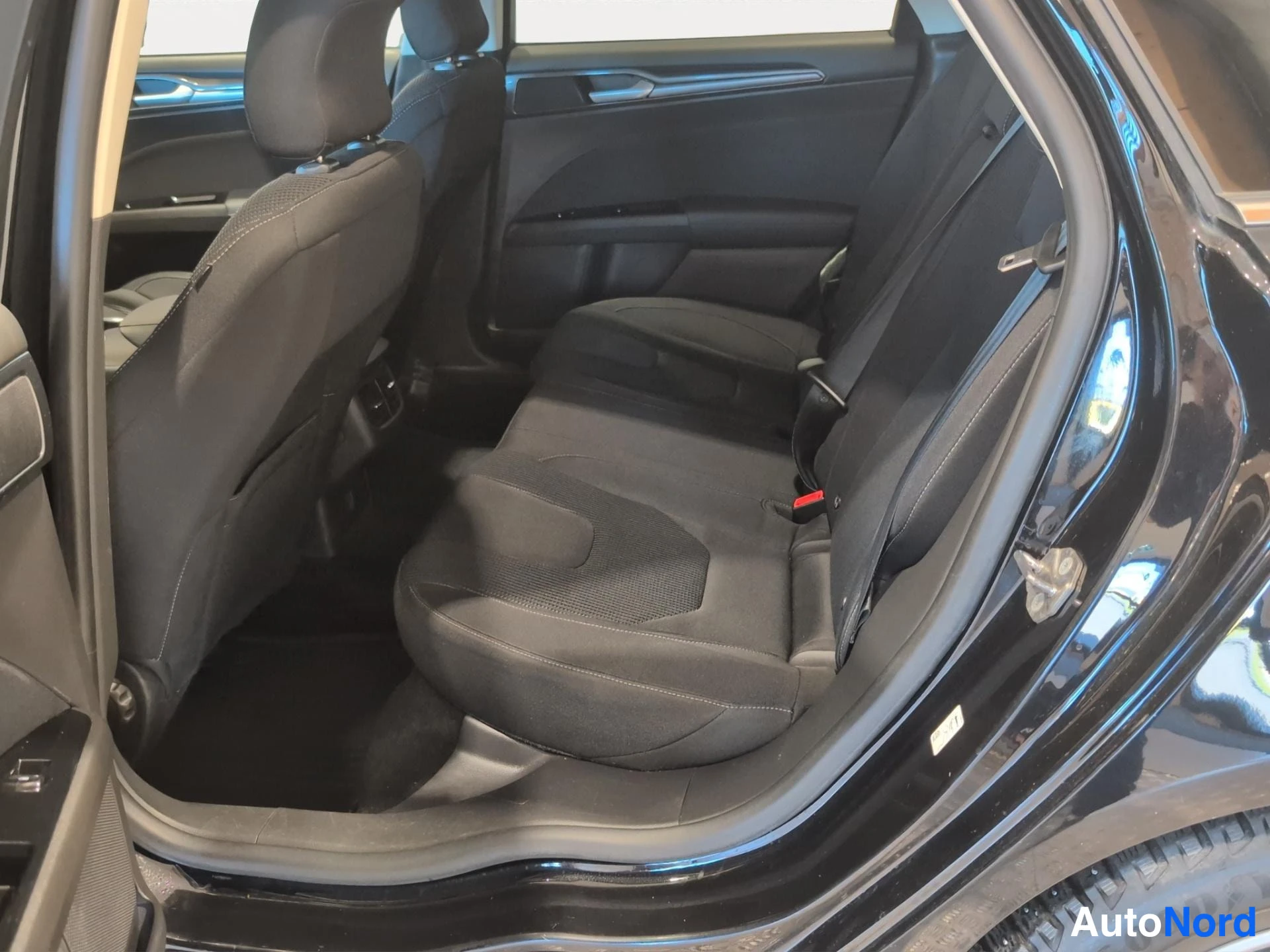 Musta Ford Mondeo 2021, kuva 8