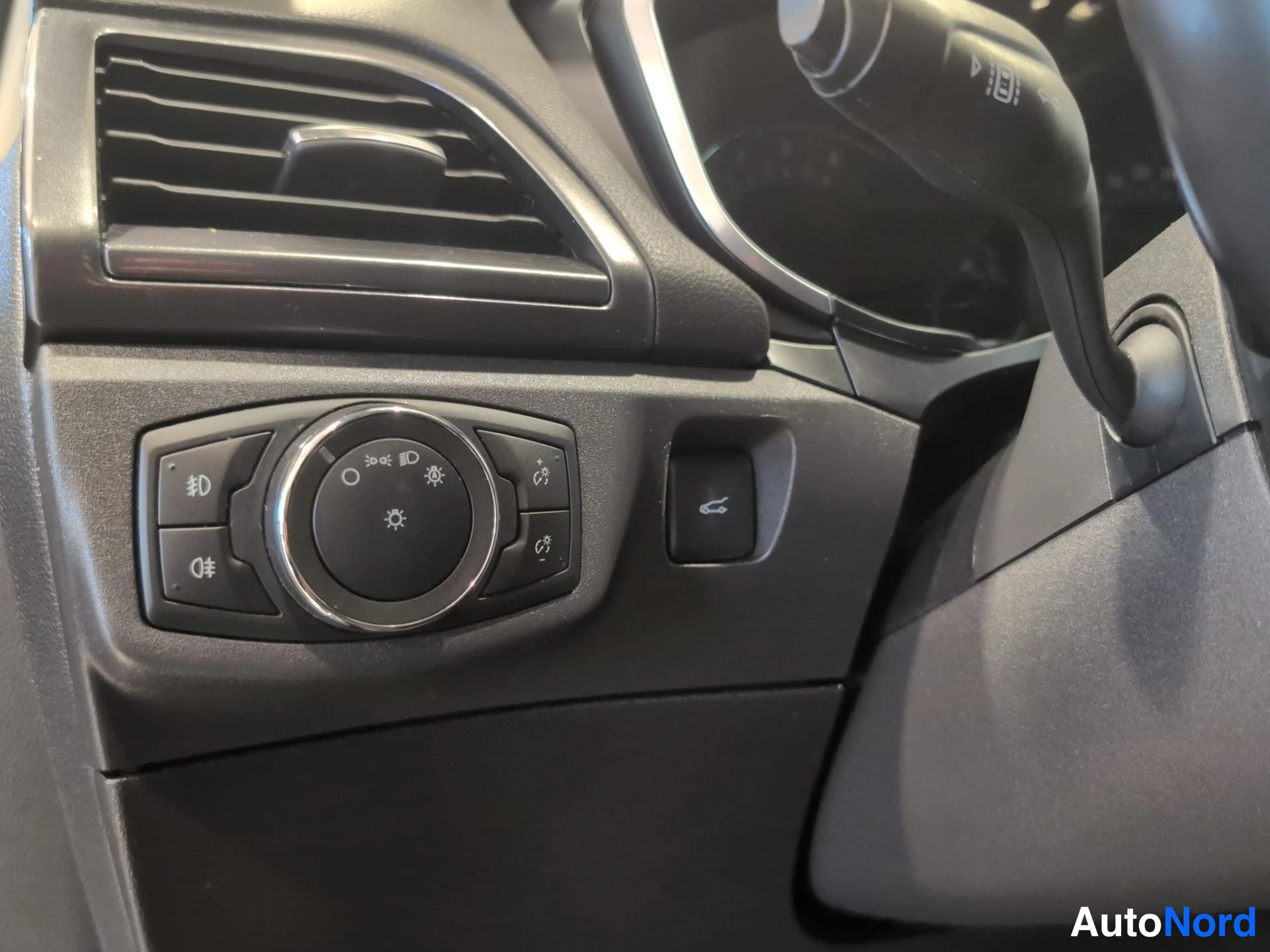Musta Ford Mondeo 2021, kuva 9