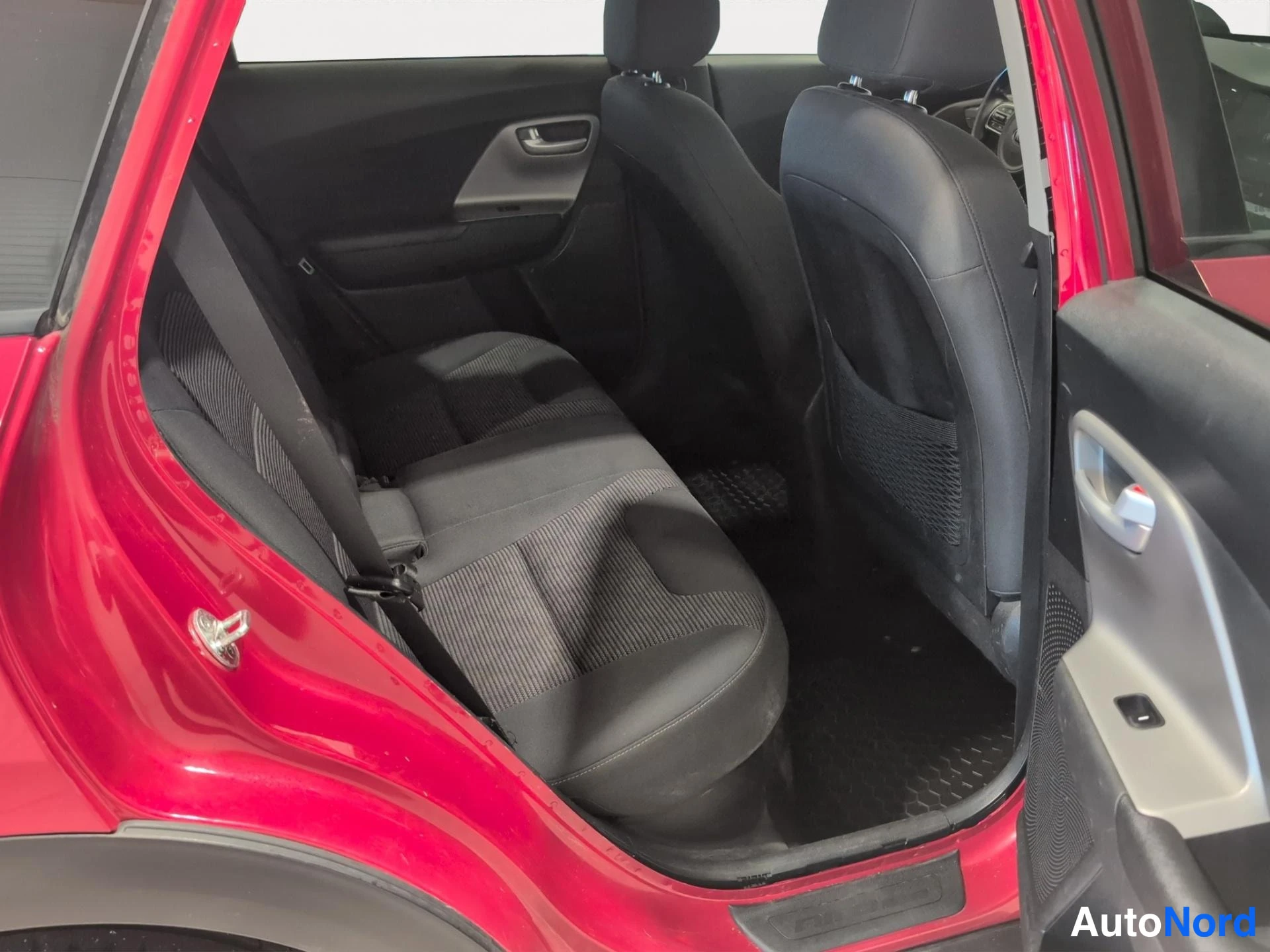 Punainen Kia Niro 2020, kuva 16