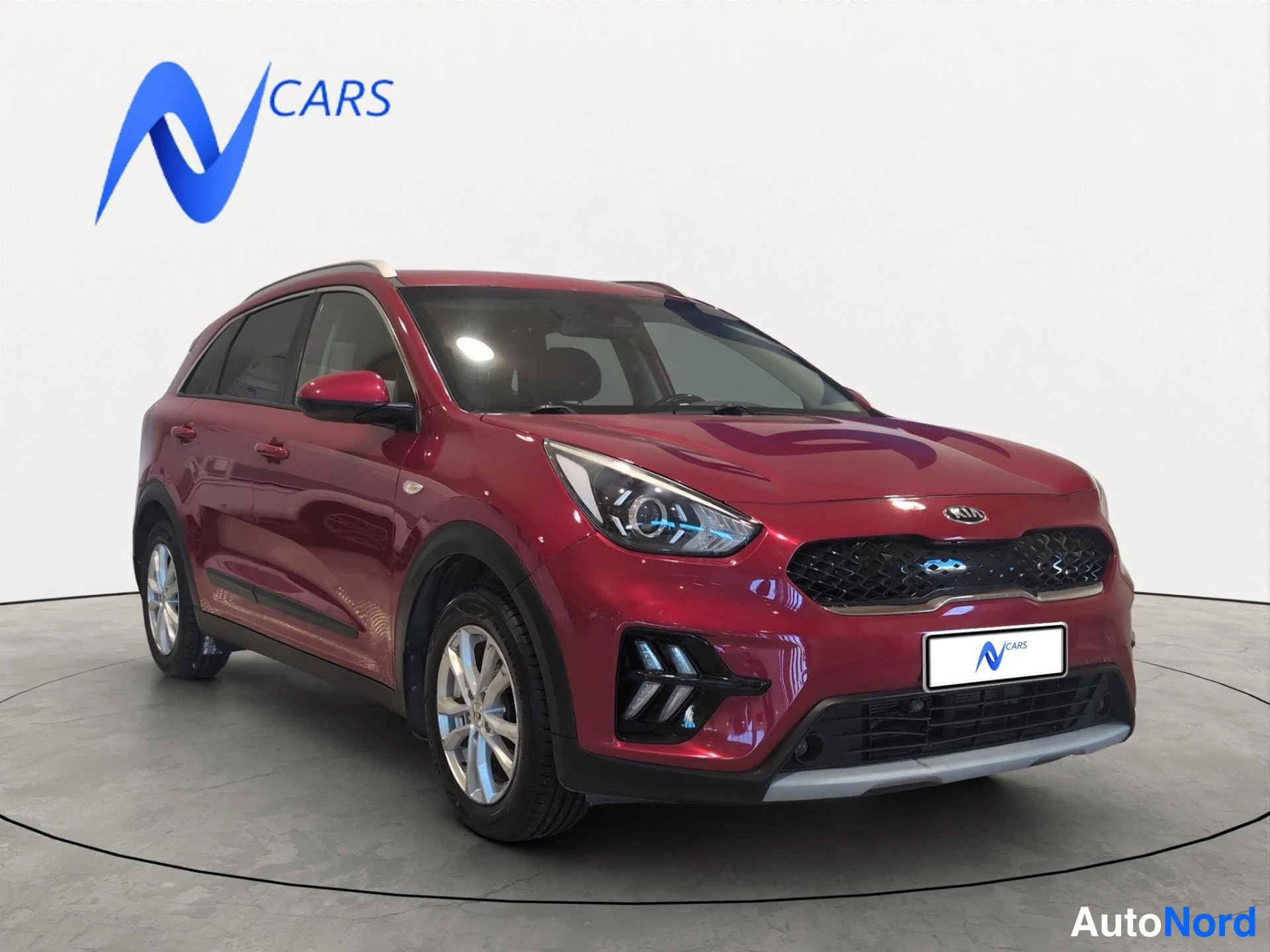 Punainen Kia Niro 2020, etuviisto, keula oikealle, kuva 2