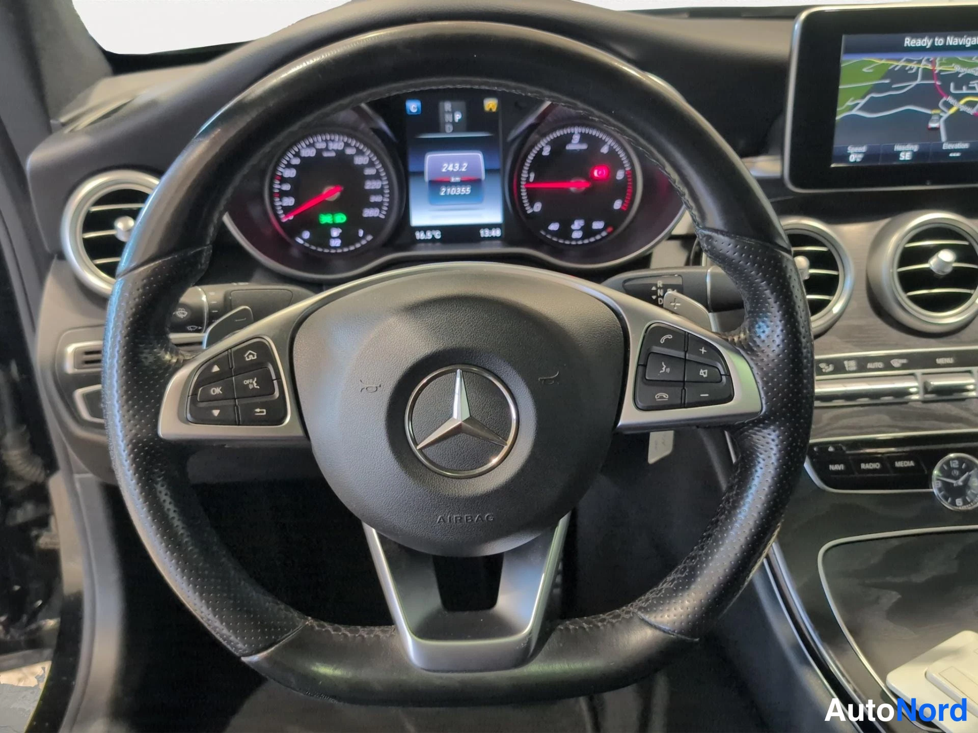 Musta Mercedes-Benz C 220 d 2017, yksityiskohta, kuva 9