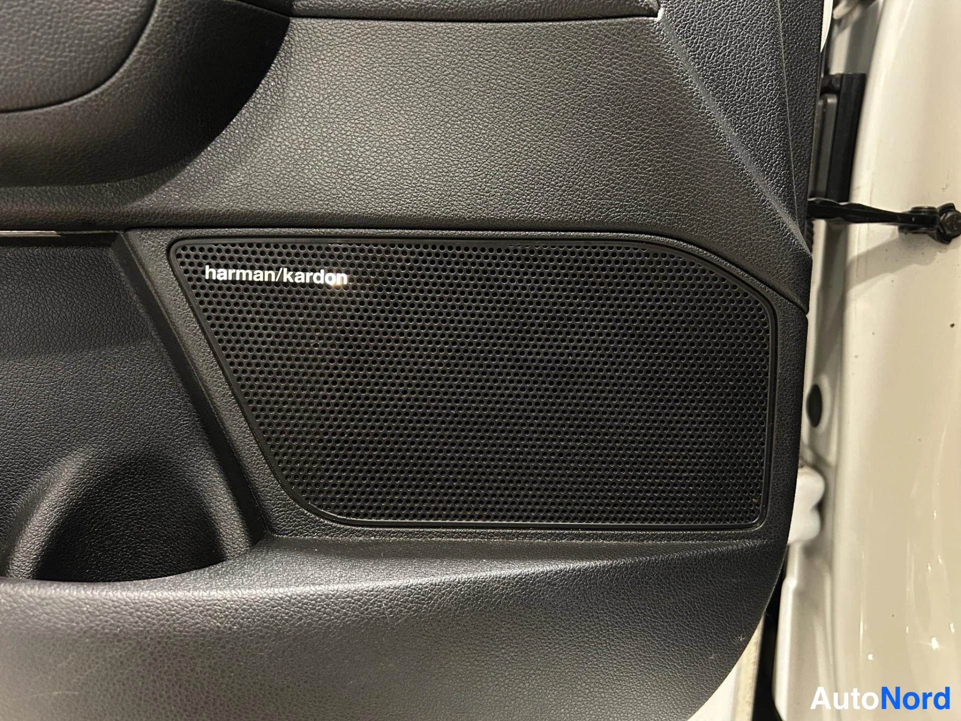 Valkoinen Kia Optima 2019, yksityiskohta, kuva 9