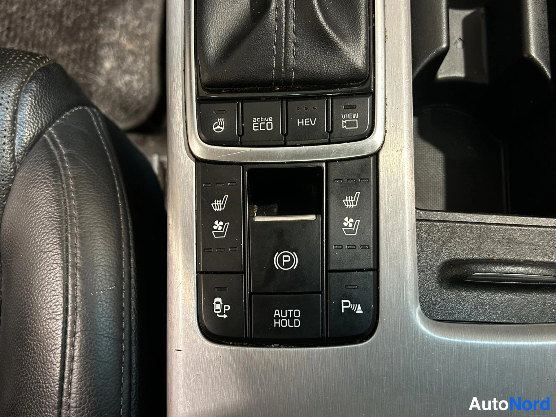 Valkoinen Kia Optima 2019, yksityiskohta, kuva 16