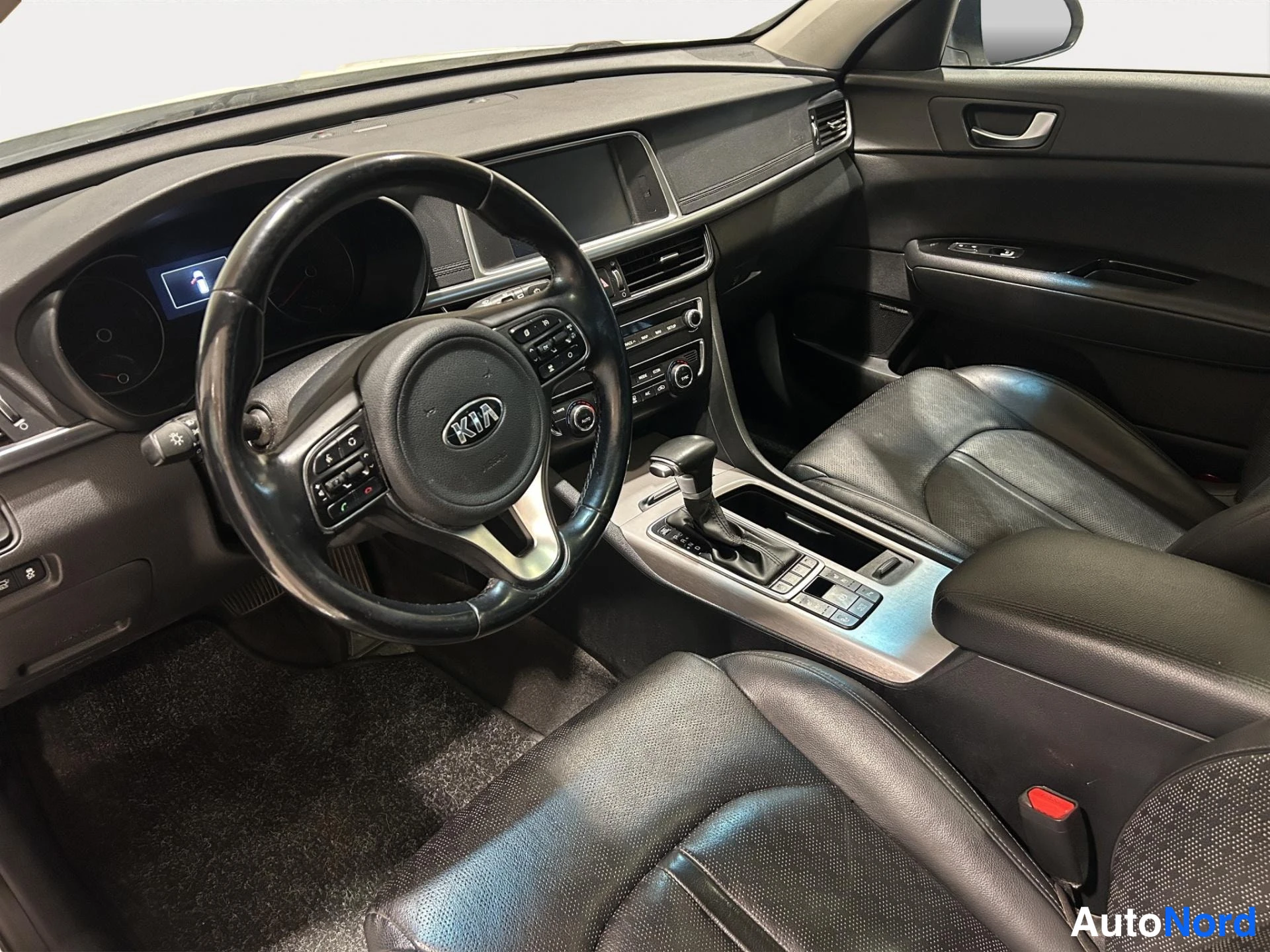 Valkoinen Kia Optima 2019, kuva 20