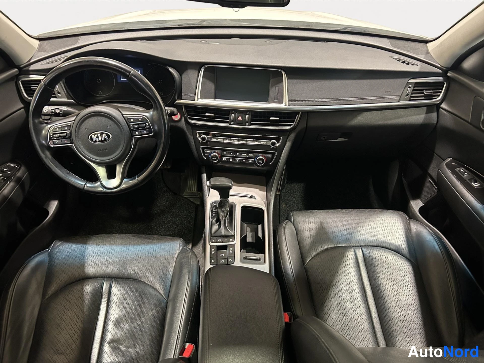 Valkoinen Kia Optima 2019, kuva 17