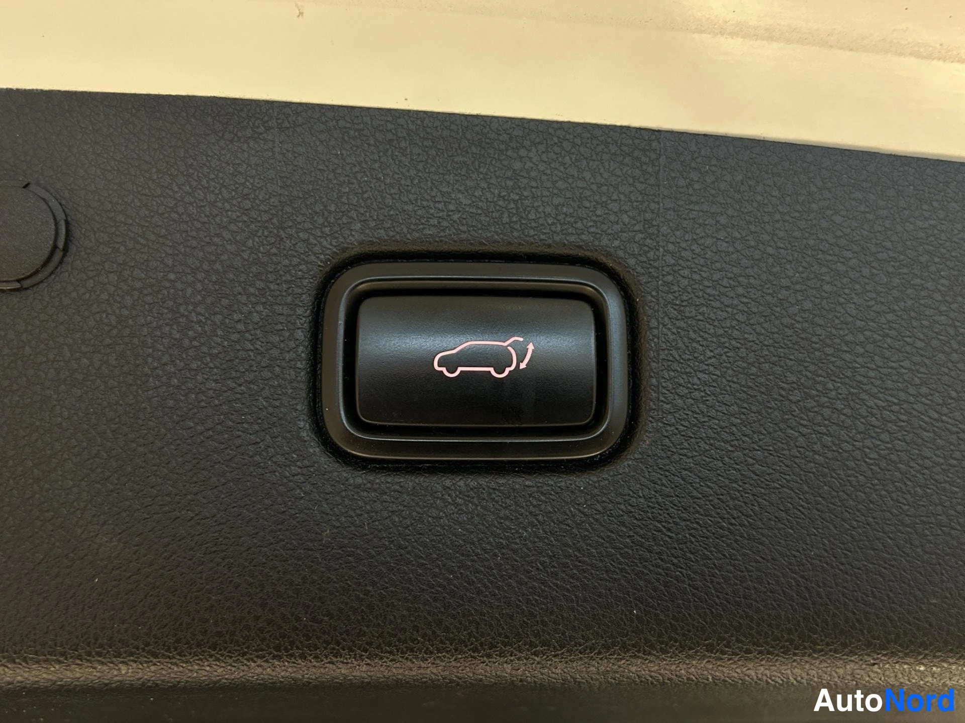 Valkoinen Kia Optima 2019, kuva 19