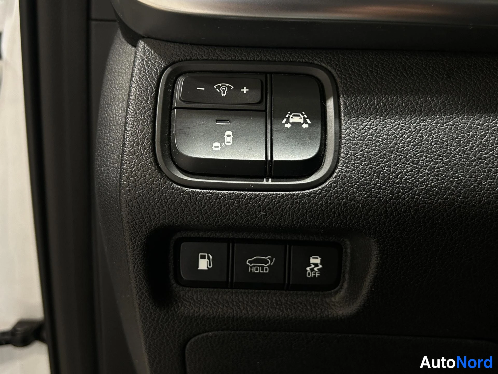 Valkoinen Kia Optima 2019, yksityiskohta, kuva 6