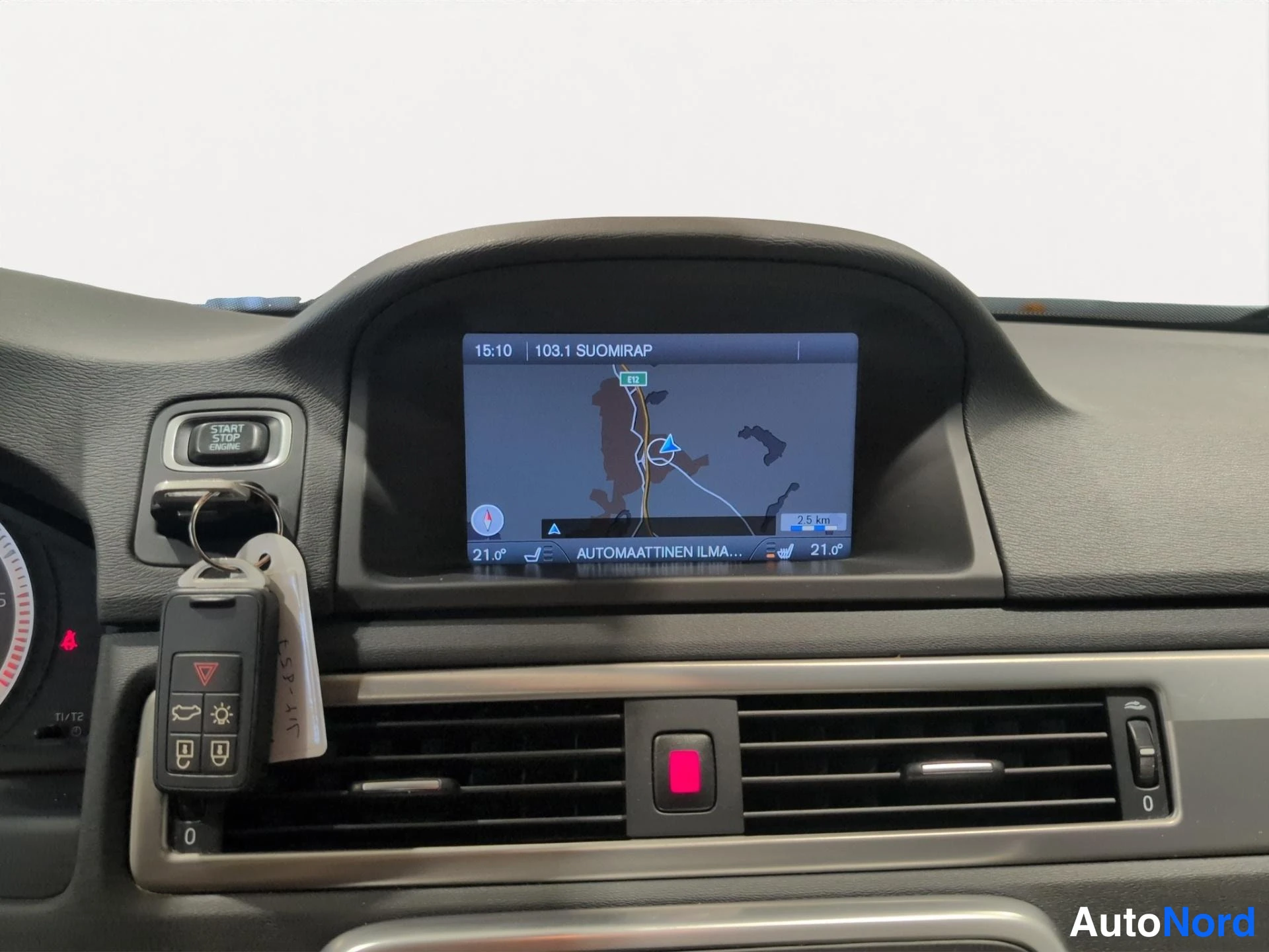 Ruskea Volvo V70 2013, kuva 11