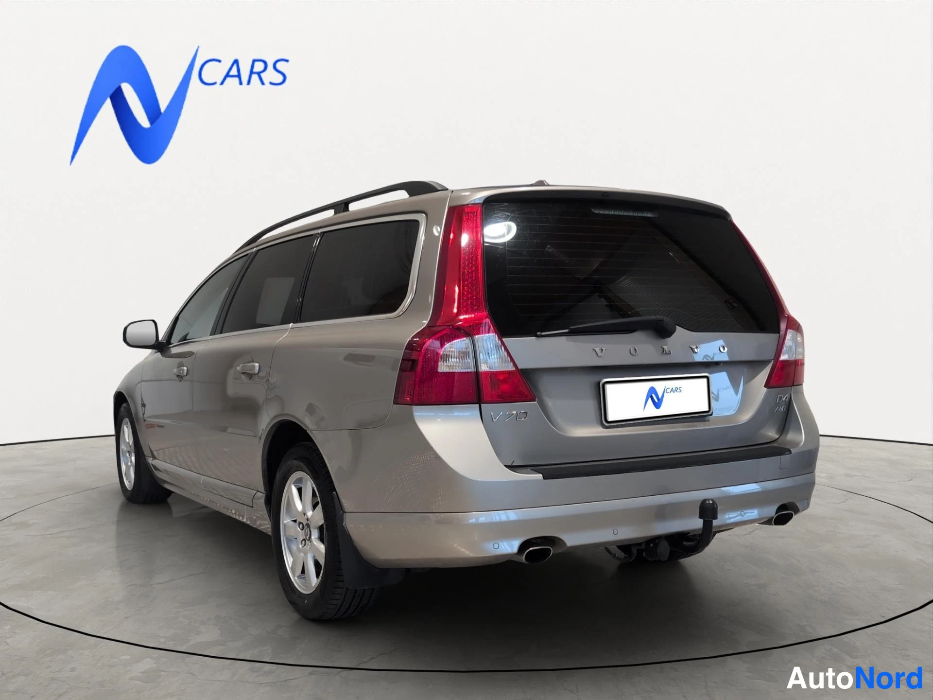 Ruskea Volvo V70 2013, takaviisto, kuva 4