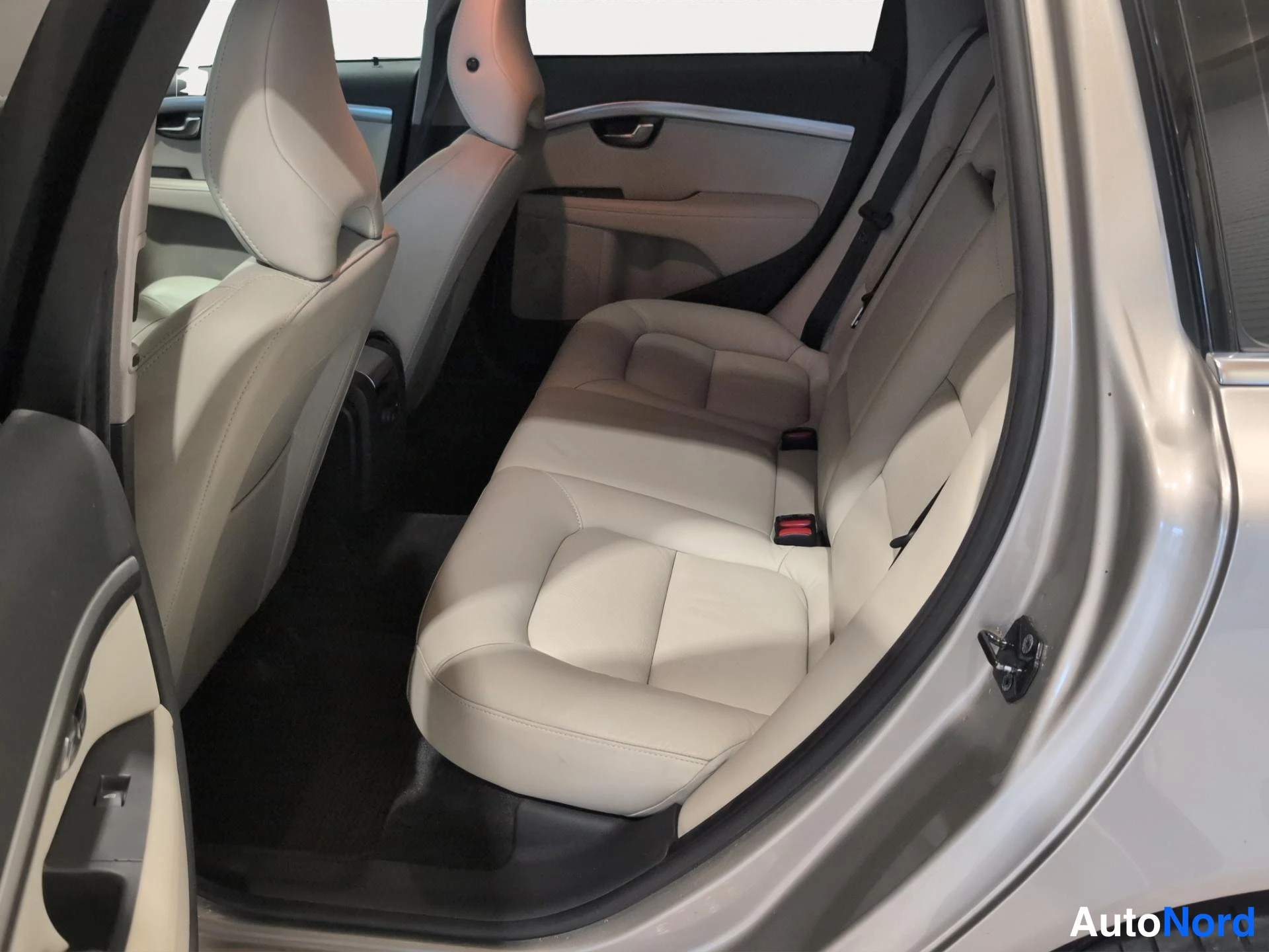 Ruskea Volvo V70 2013, kuva 8