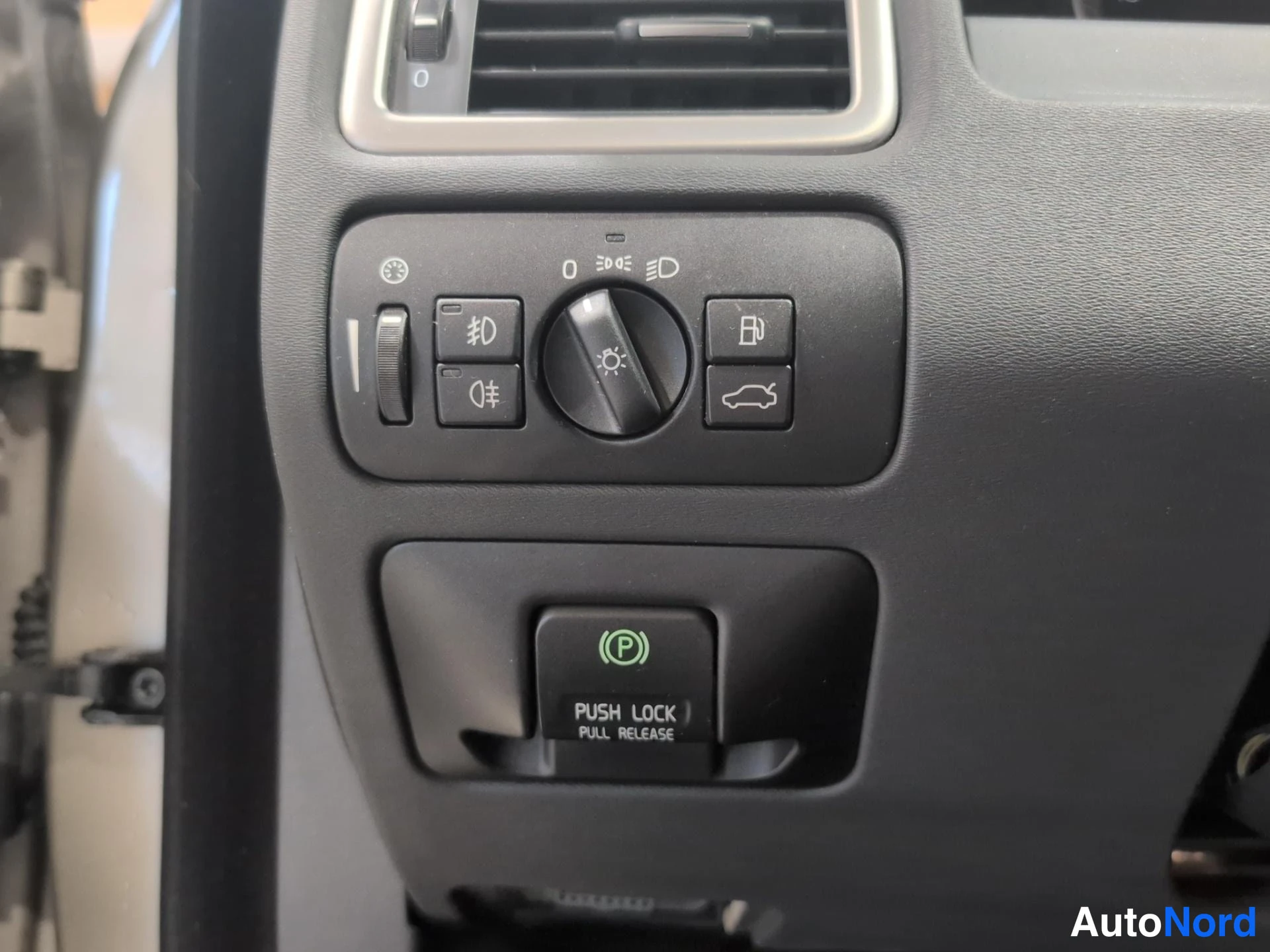 Ruskea Volvo V70 2013, kuva 9