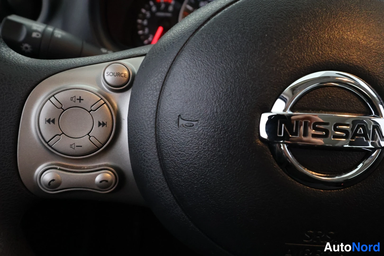 Musta Nissan Micra 2013, yksityiskohta, kuva 15