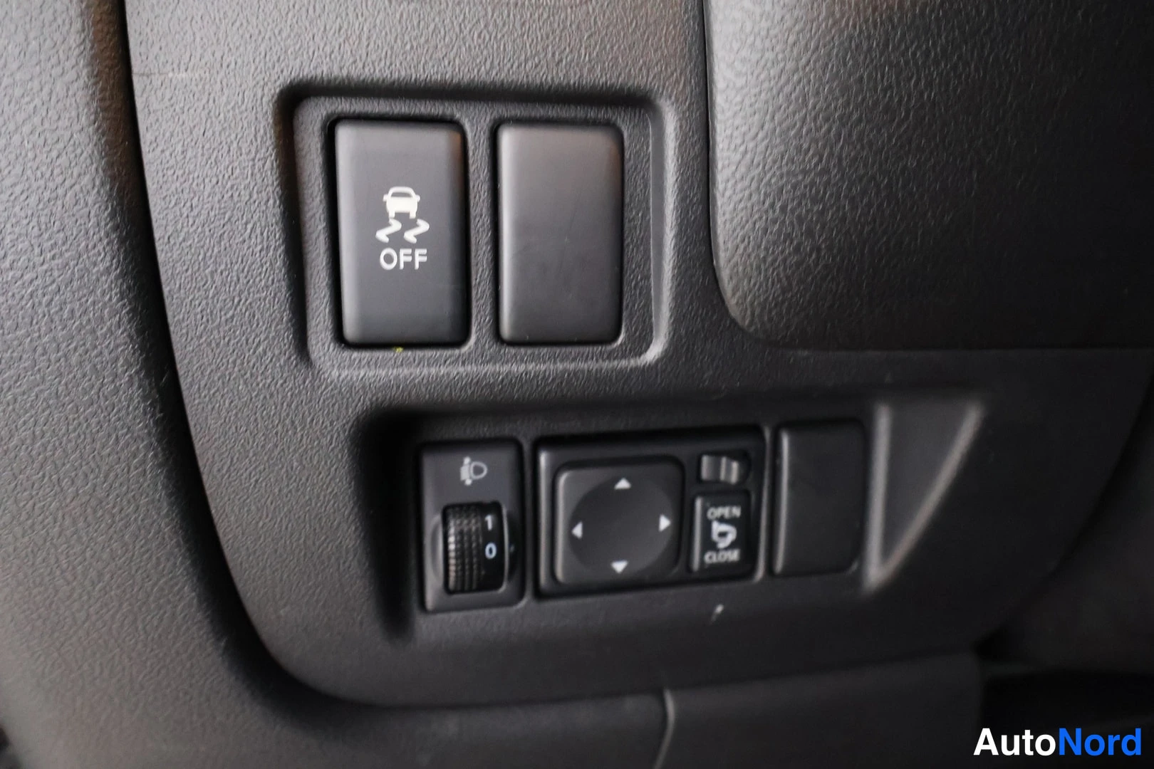 Musta Nissan Micra 2013, yksityiskohta, kuva 16