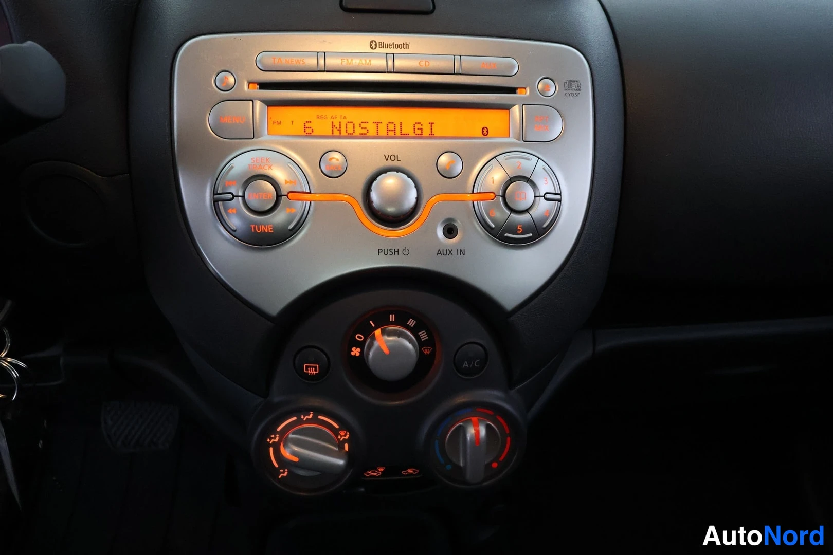 Musta Nissan Micra 2013, yksityiskohta, kuva 17