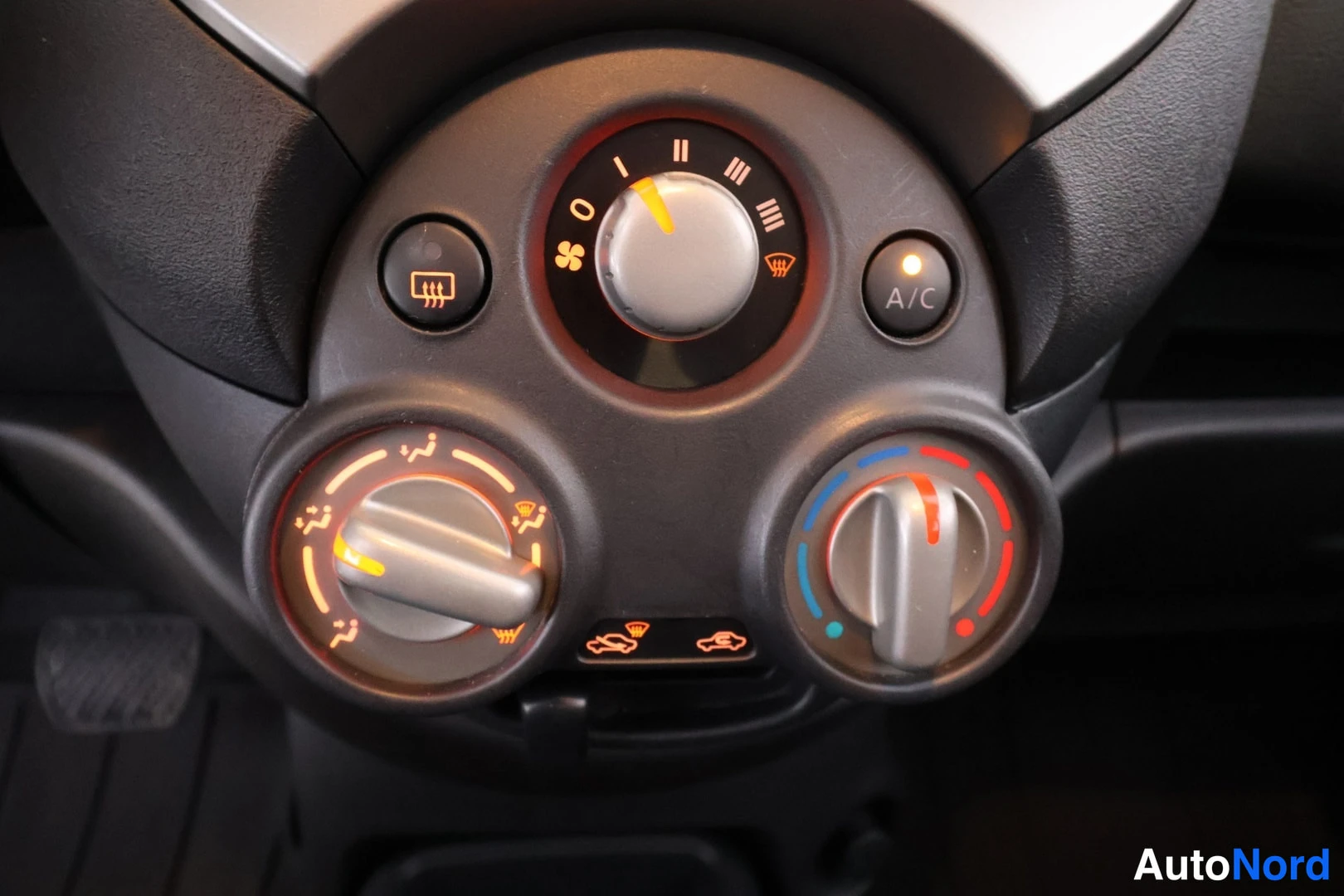 Musta Nissan Micra 2013, yksityiskohta, kuva 19