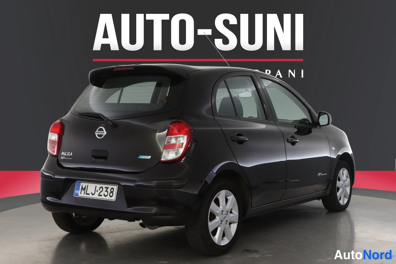 Musta Nissan Micra 2013, takaviisto, kuva 5