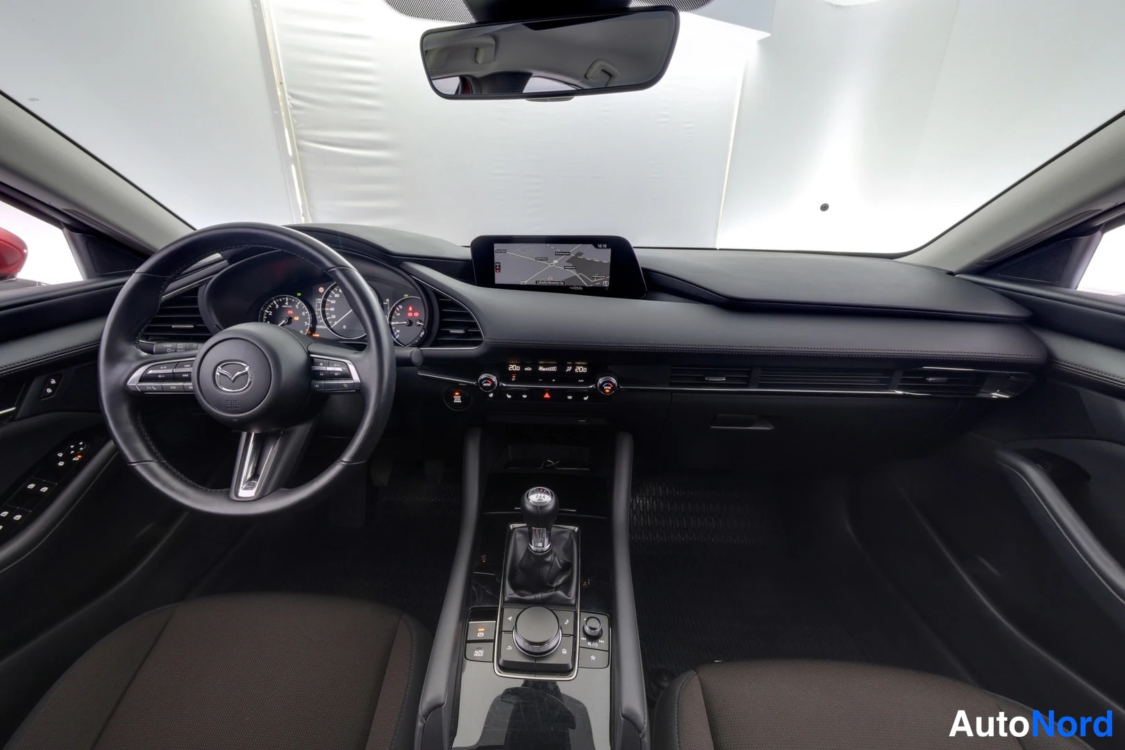Punainen Mazda Mazda3 2021, ohjaamo, kuva 18