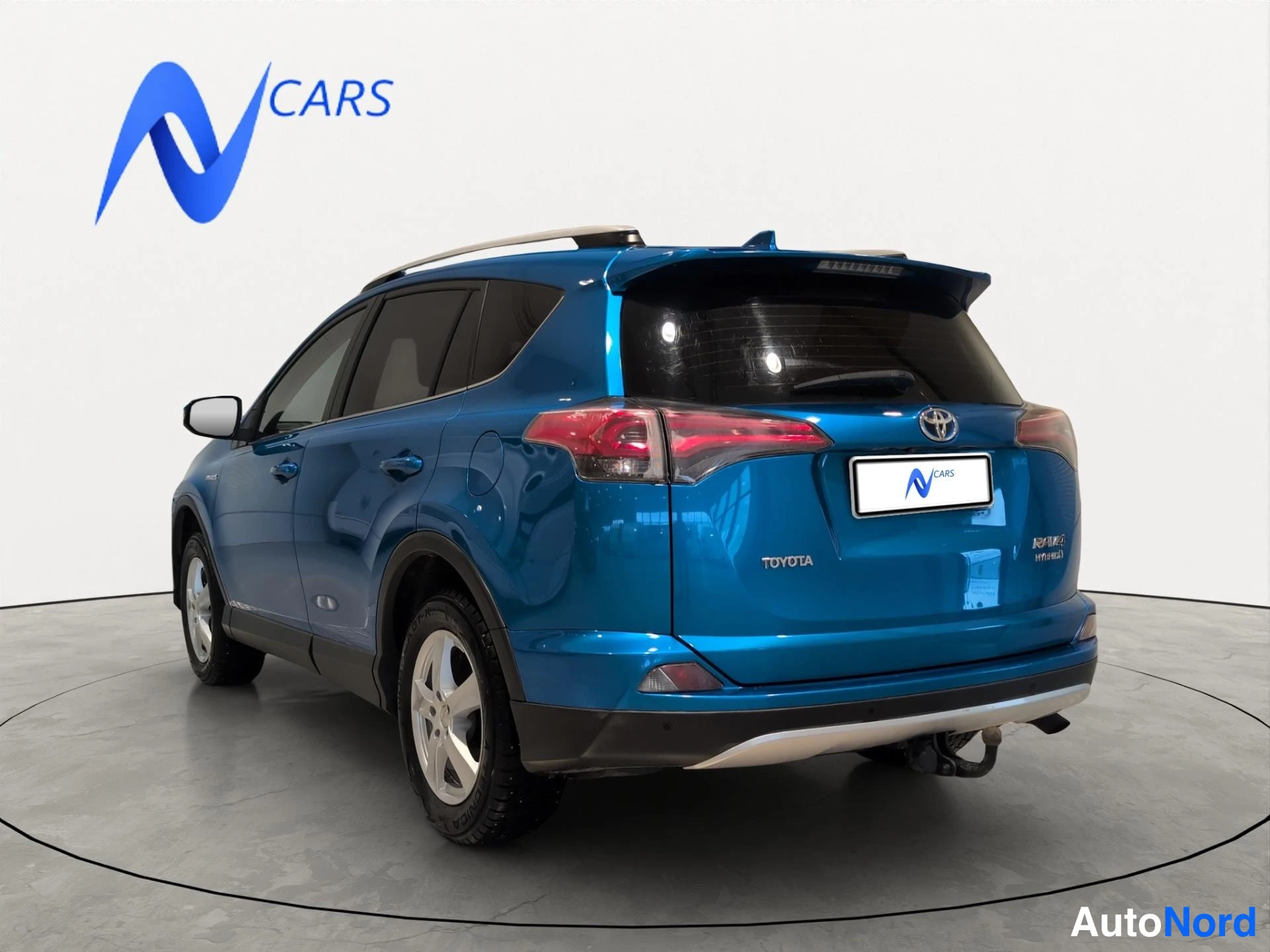 Sininen Toyota RAV4 2017, takaviisto, kuva 3