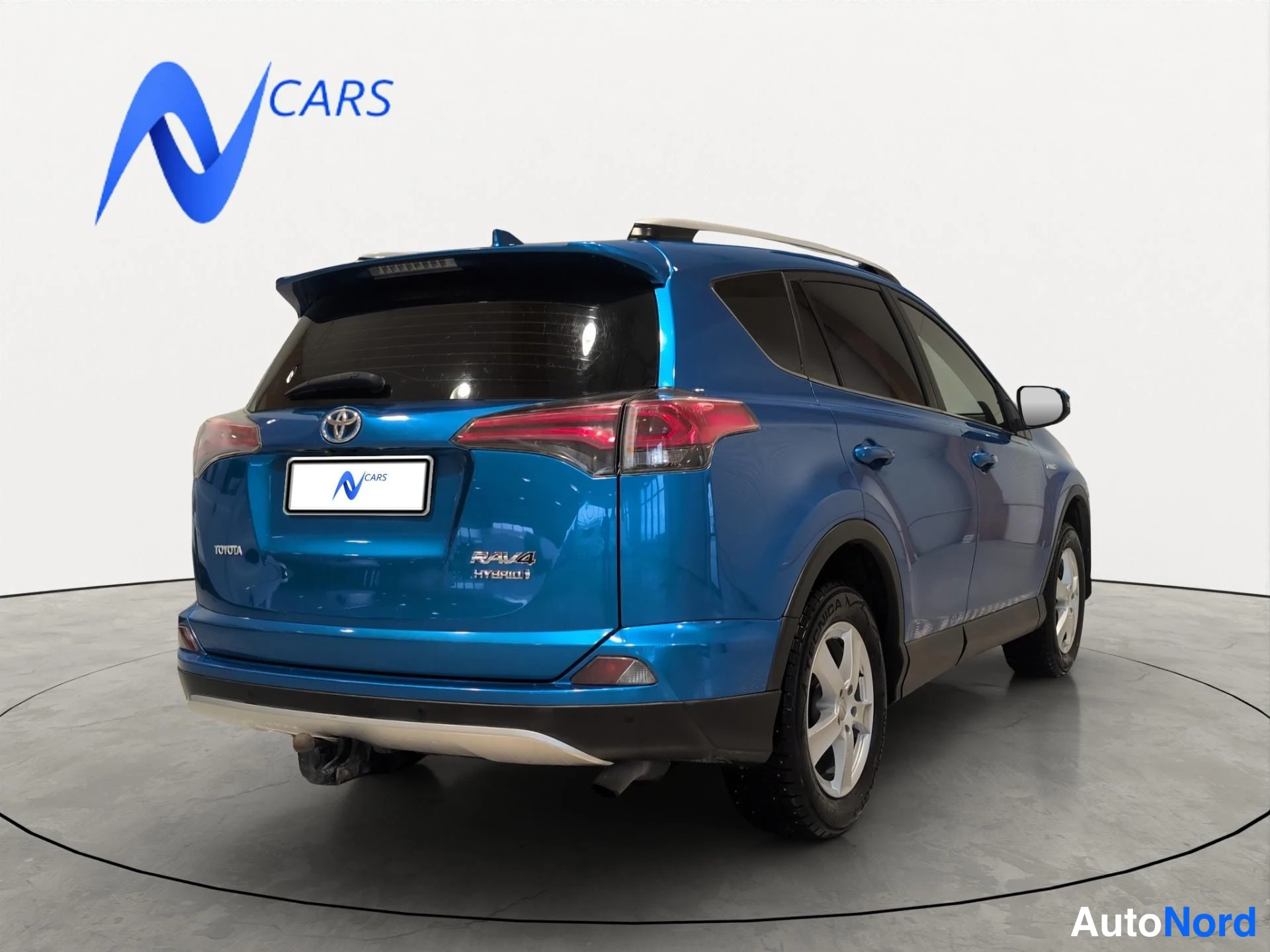 Sininen Toyota RAV4 2017, takaviisto, kuva 4