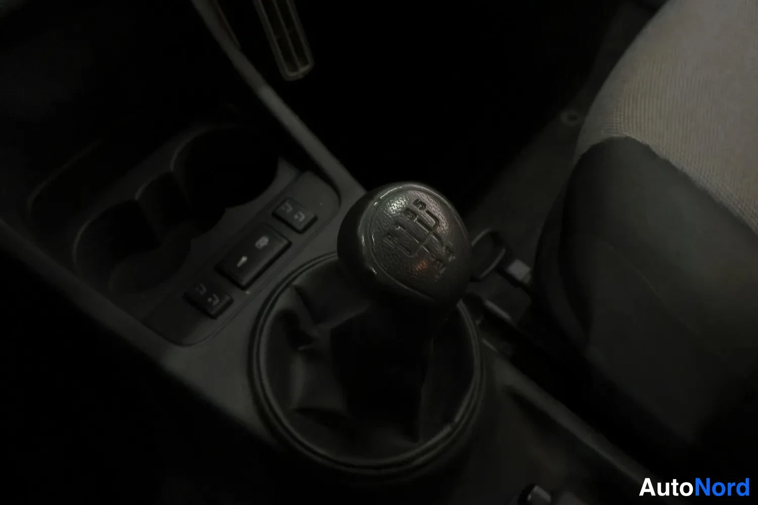 Punainen Skoda Fabia 2009, yksityiskohta, kuva 15