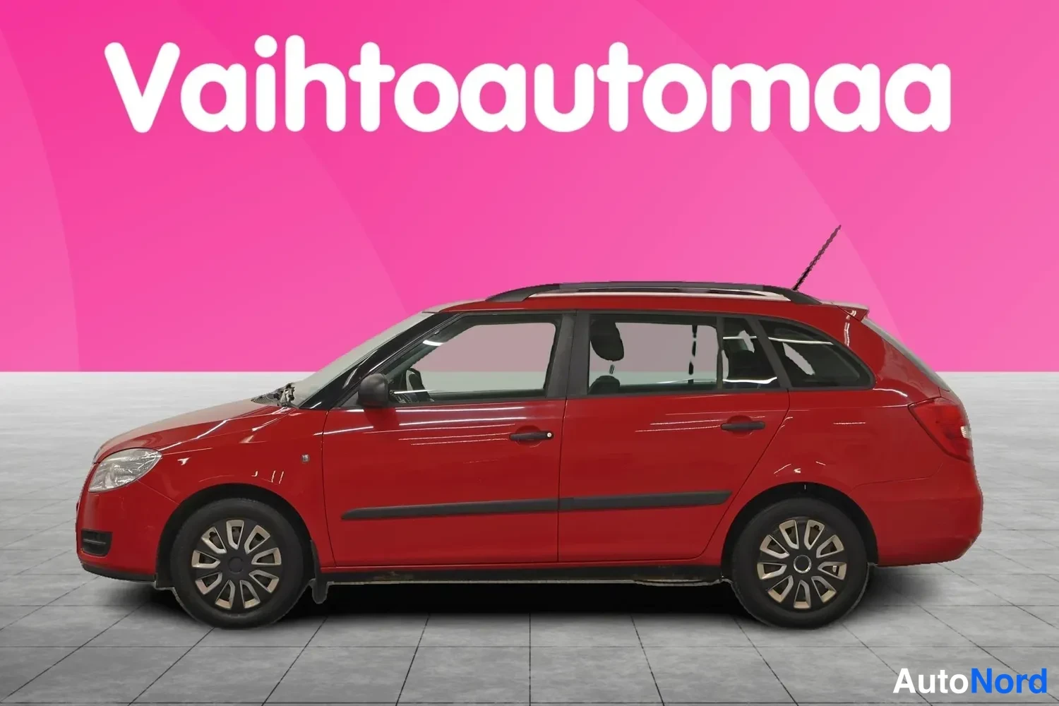 Punainen Skoda Fabia 2009, sivulta, kuva 5