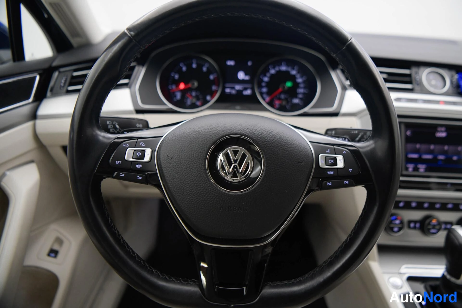 Sininen Volkswagen Passat Variant 2019, yksityiskohta, kuva 19