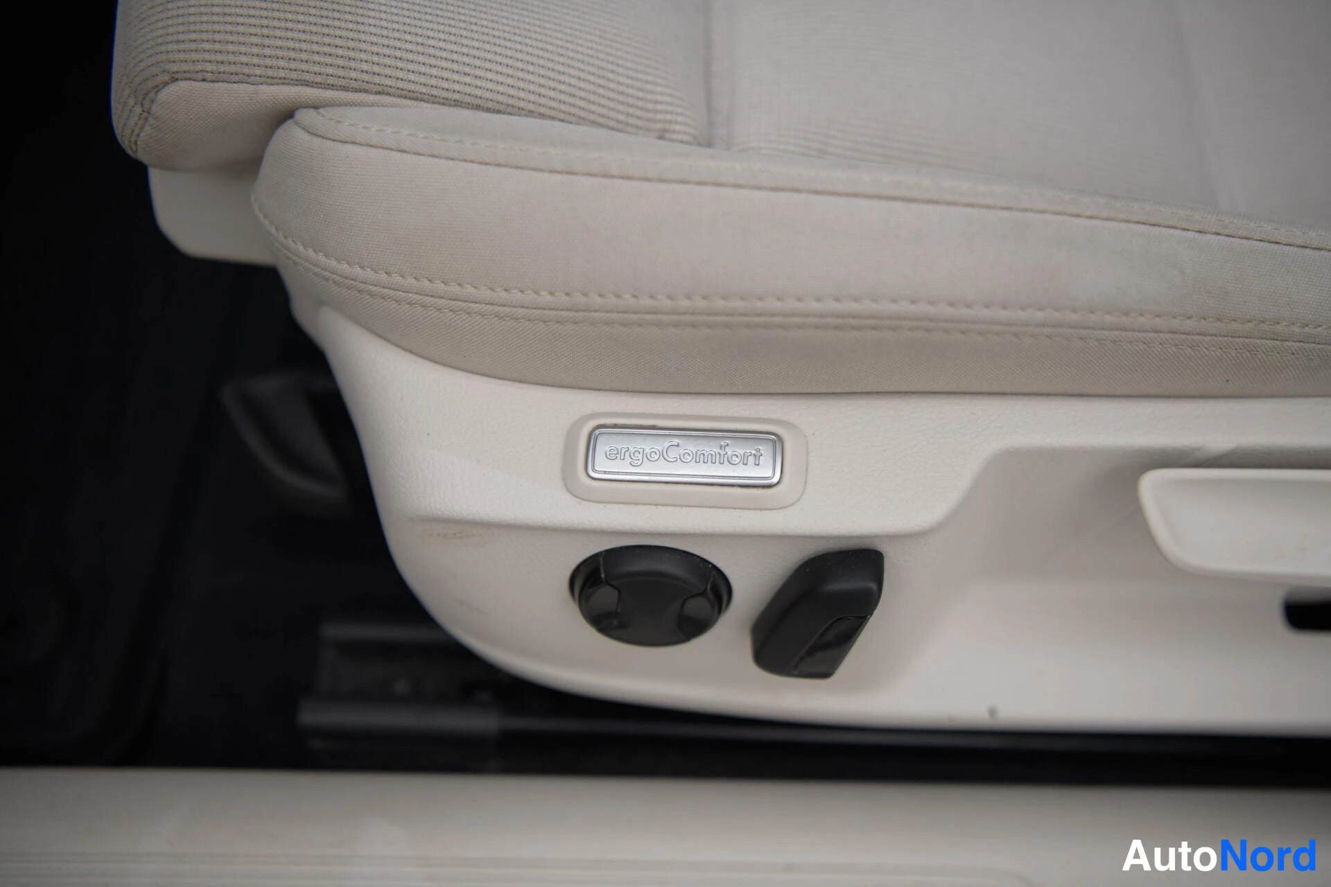 Sininen Volkswagen Passat Variant 2019, yksityiskohta, kuva 24