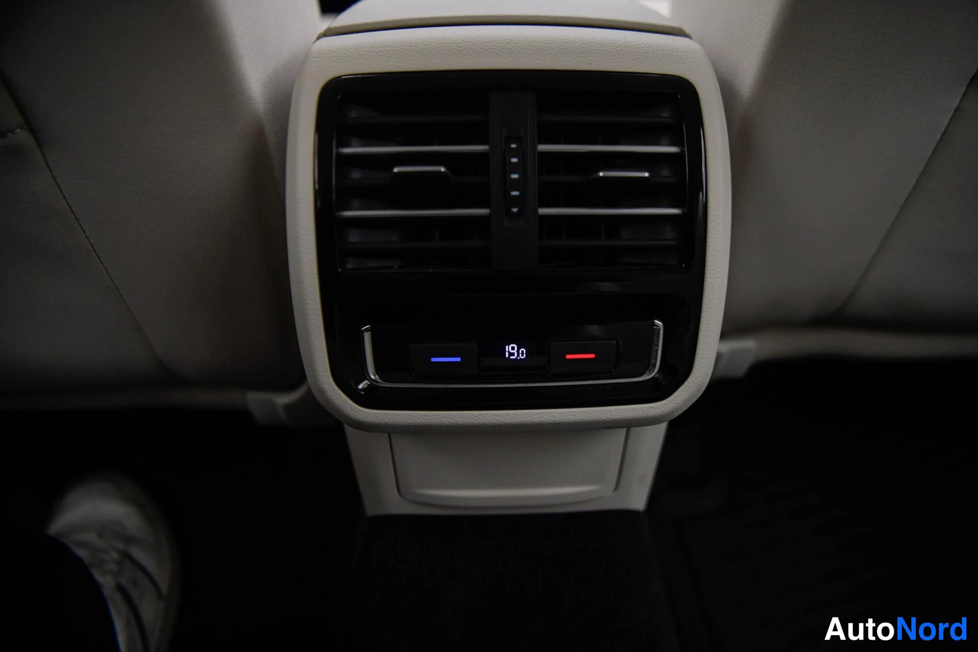 Sininen Volkswagen Passat Variant 2019, yksityiskohta, kuva 25