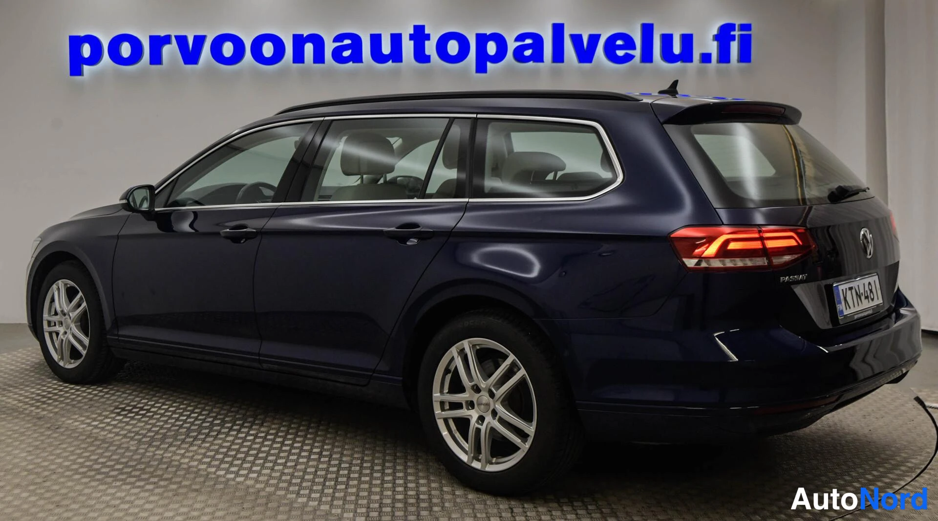 Sininen Volkswagen Passat Variant 2019, takaviisto, kuva 5