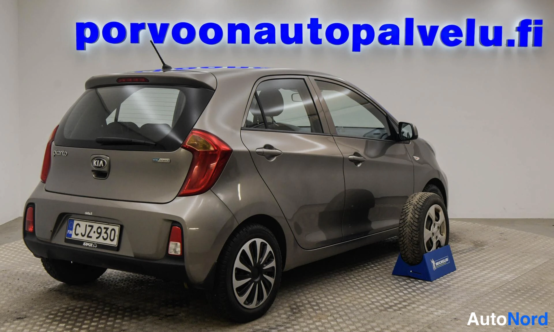 Harmaa Kia Picanto 2015, takaviisto, kuva 7