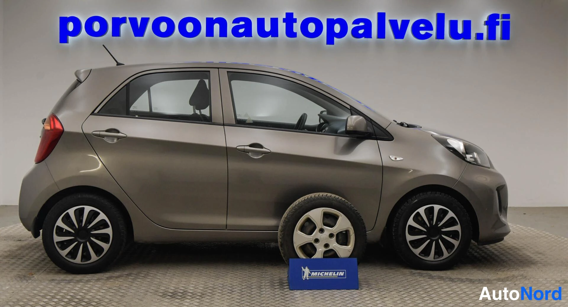 Harmaa Kia Picanto 2015, sivulta, kuva 5