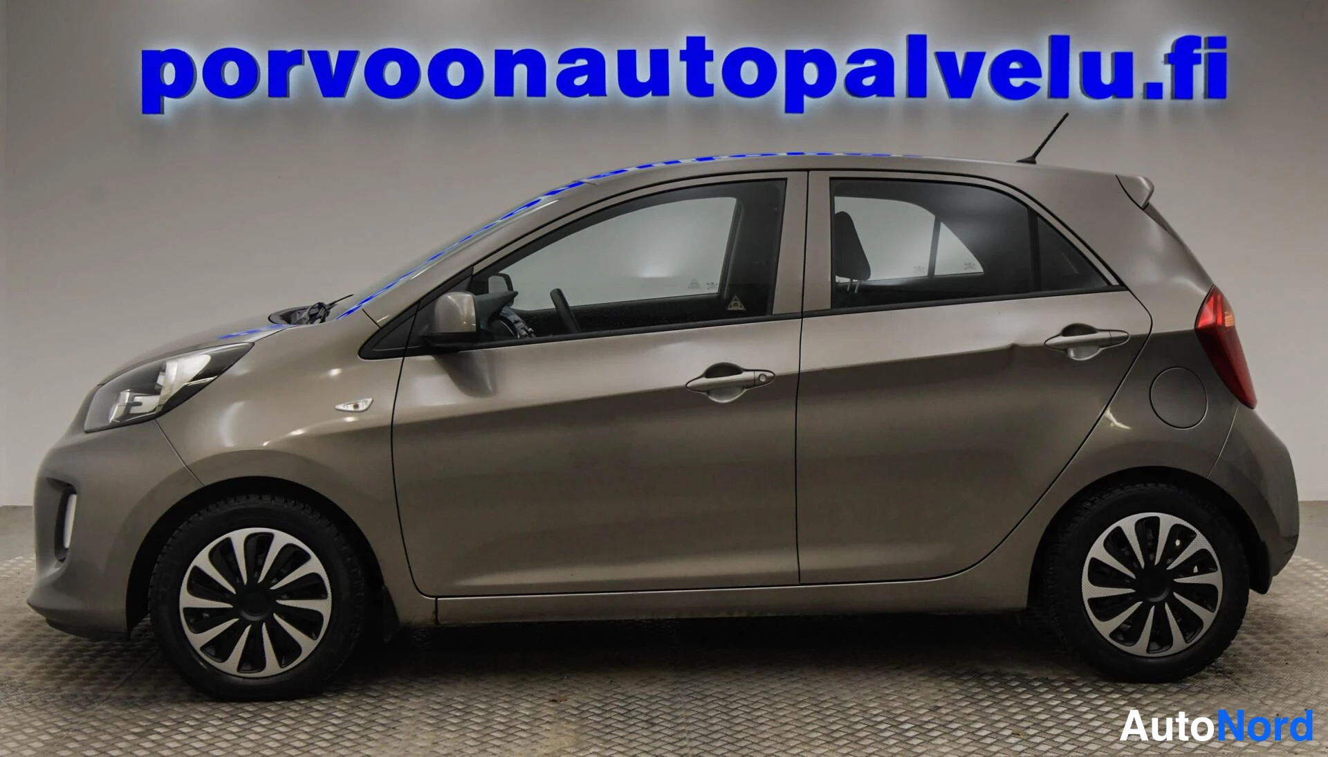 Harmaa Kia Picanto 2015, sivulta, kuva 4