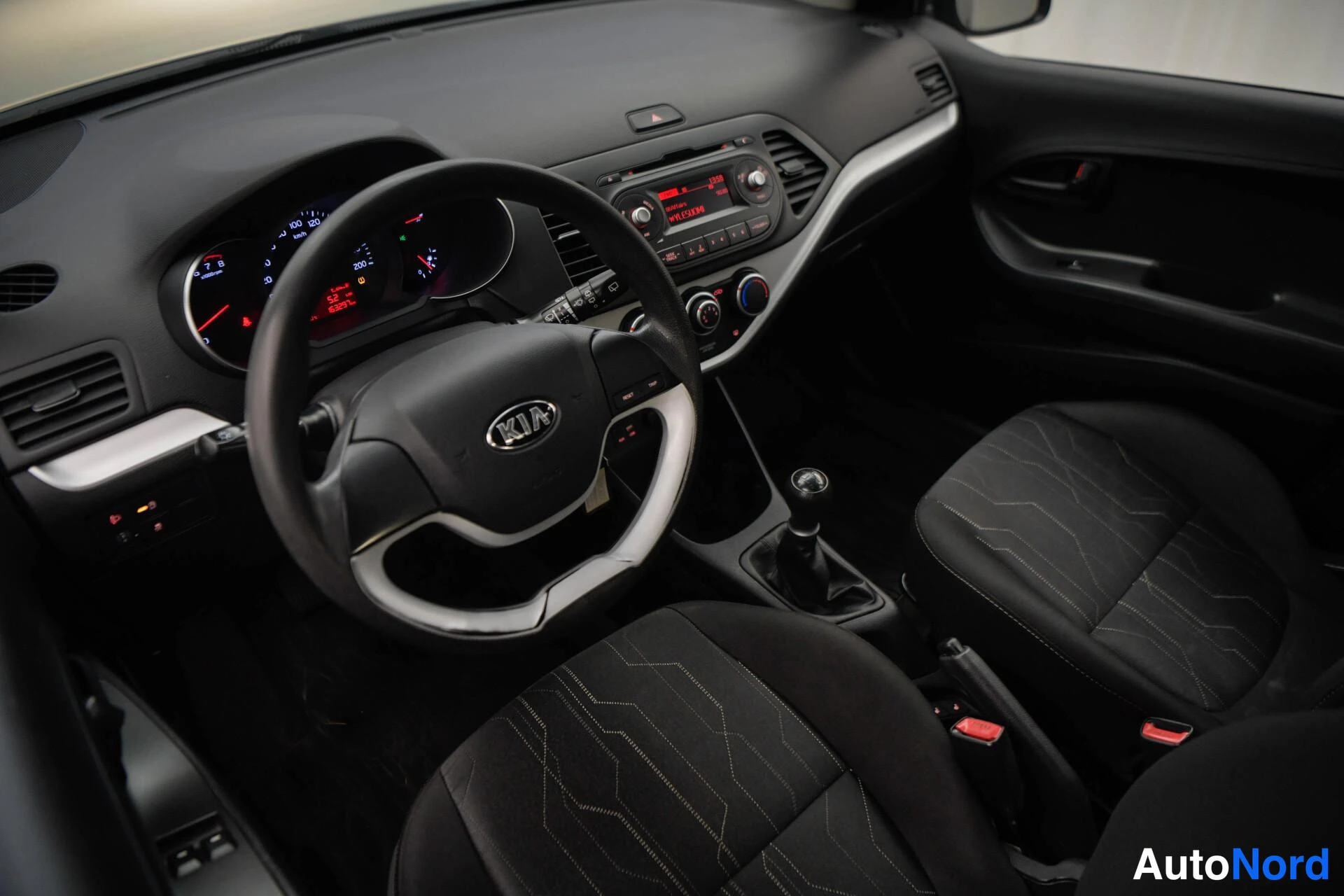 Harmaa Kia Picanto 2015, ohjaamo, kuva 10