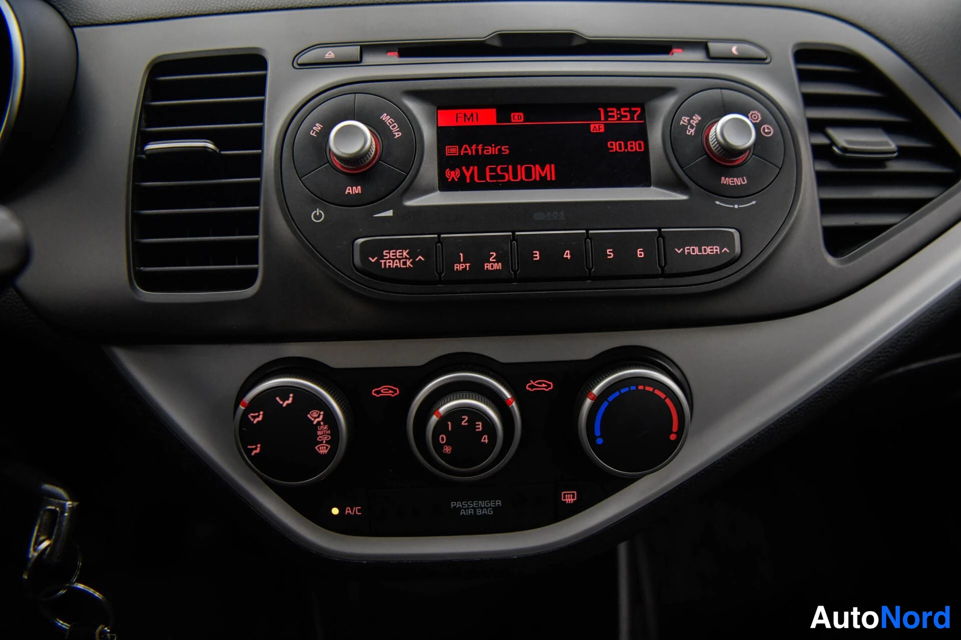 Harmaa Kia Picanto 2015, yksityiskohta, kuva 17