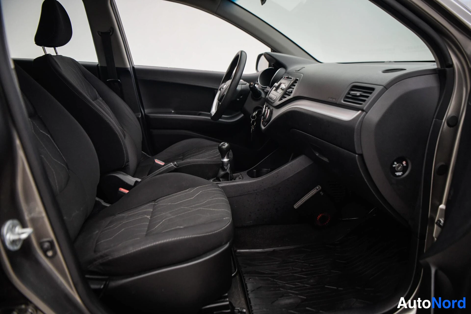 Harmaa Kia Picanto 2015, ohjaamo, kuva 11