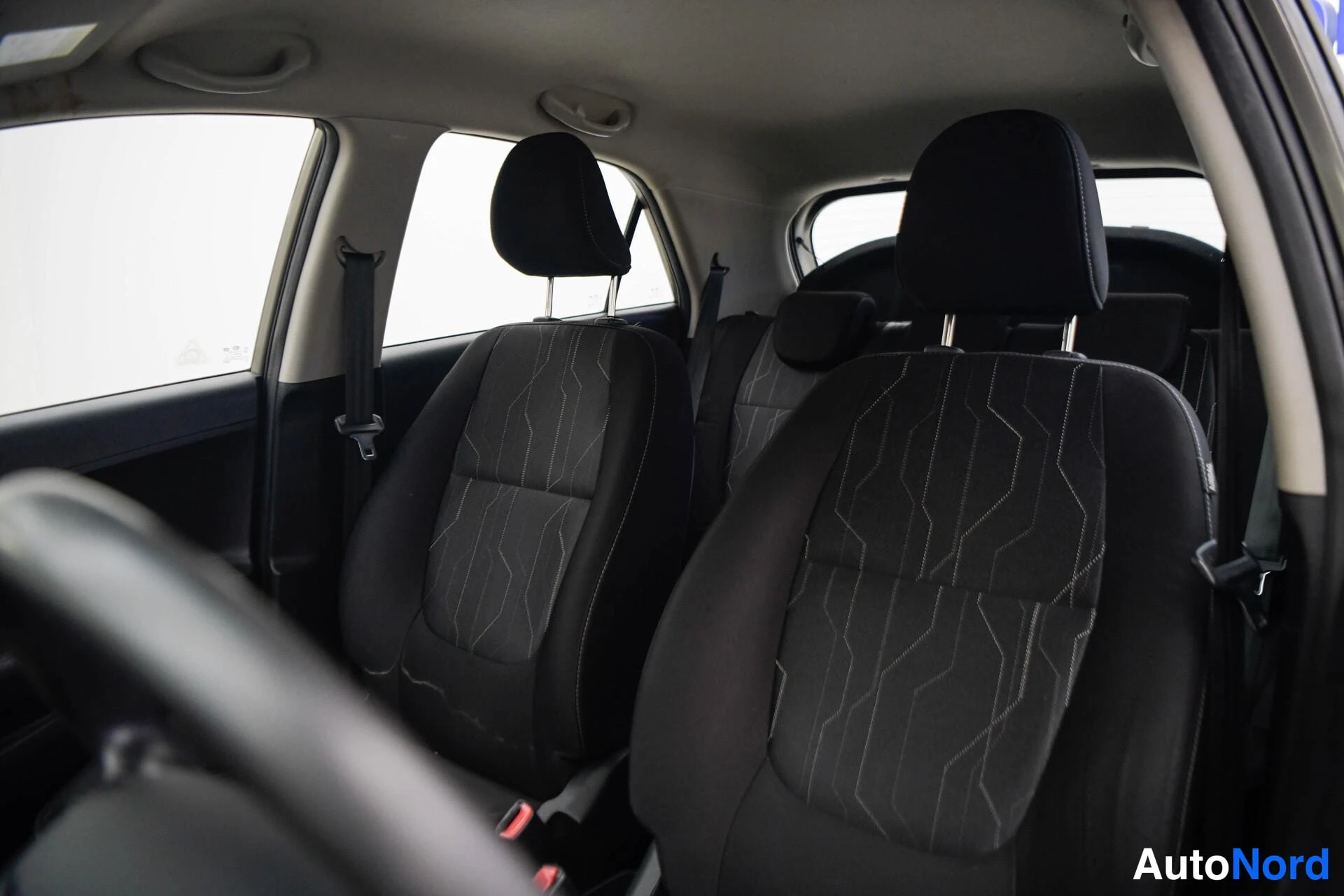 Harmaa Kia Picanto 2015, etuistuimet, kuva 12