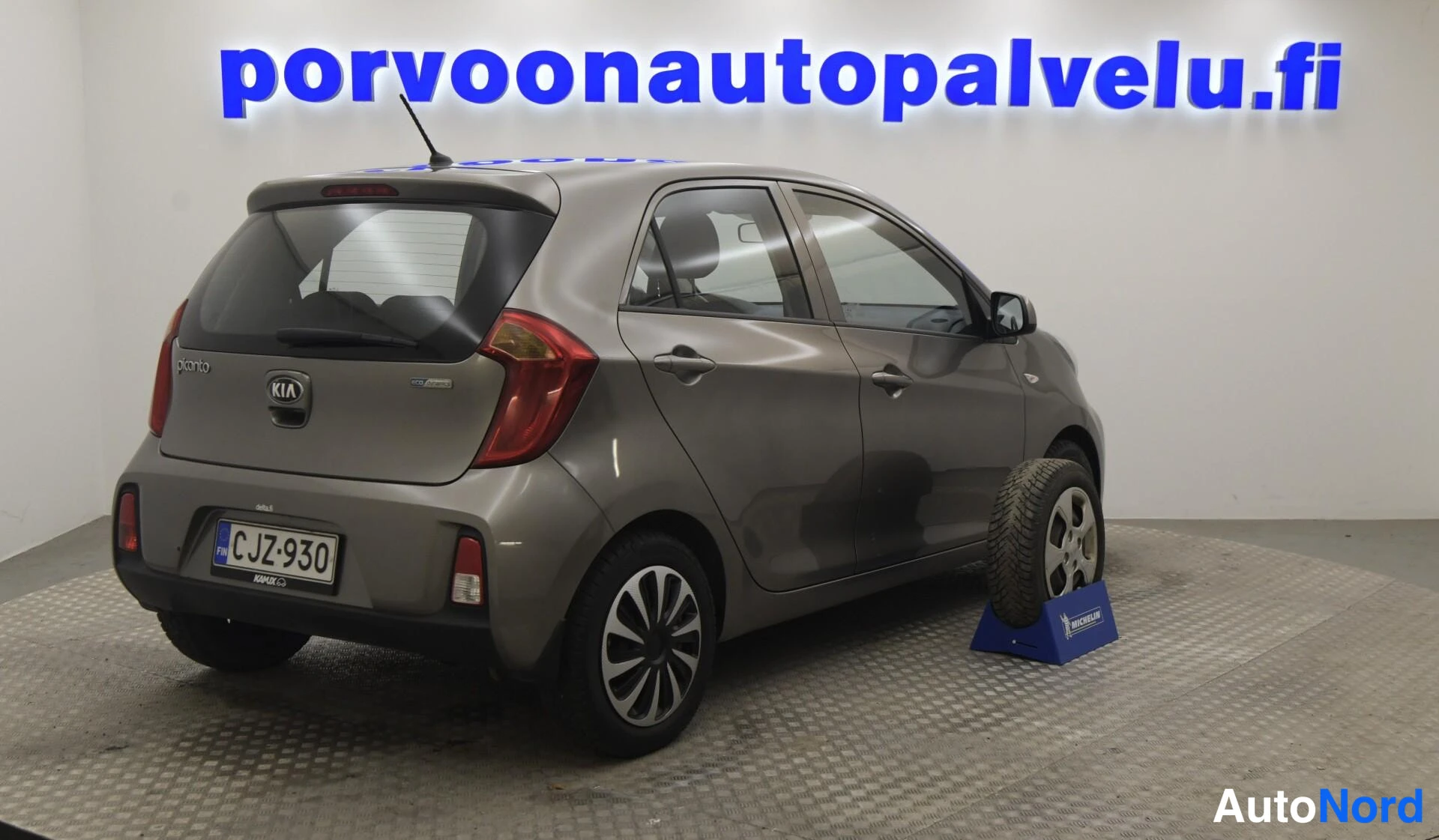 Harmaa Kia Picanto 2015, takaviisto, kuva 6