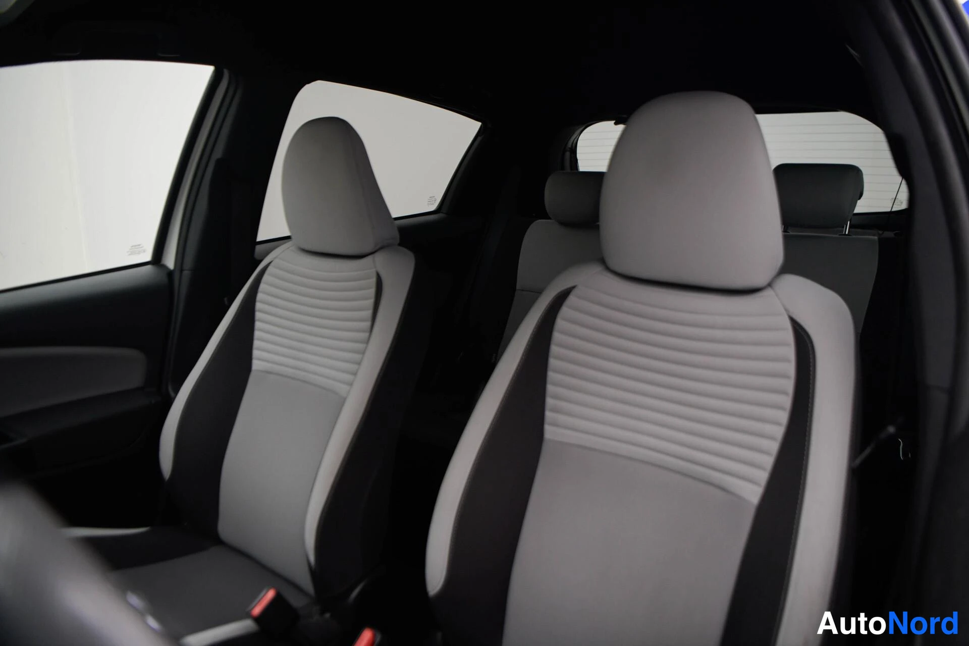 Valkoinen Toyota Yaris 2016, kuva 22