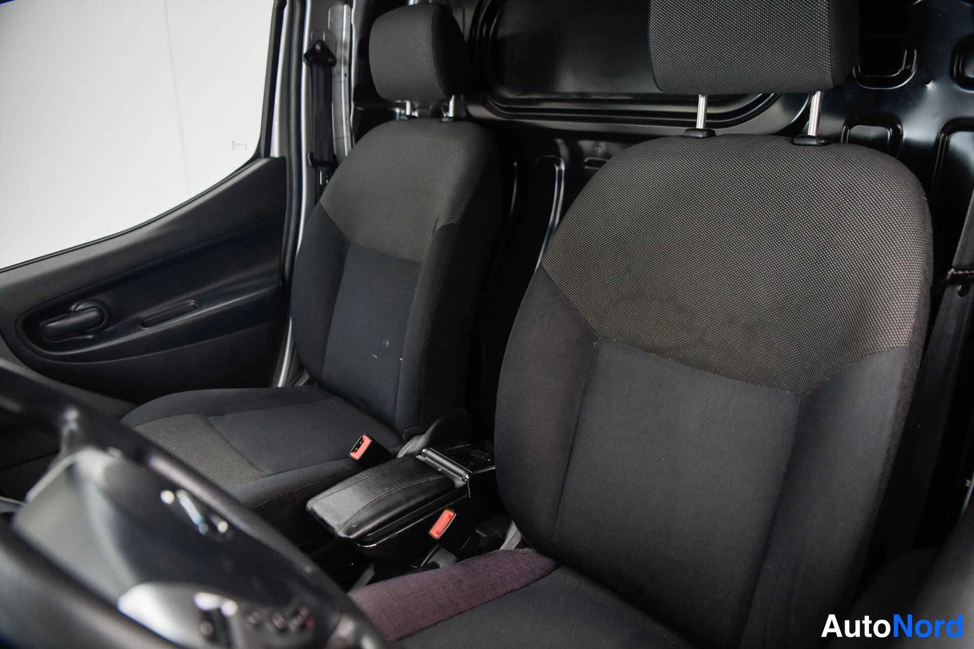 Hopea Nissan NV200 2017, kuva 16