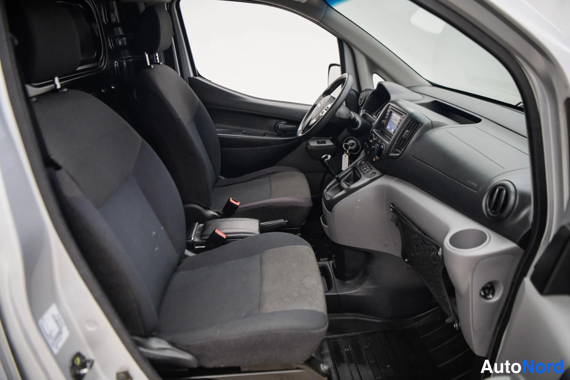 Hopea Nissan NV200 2017, kuva 17