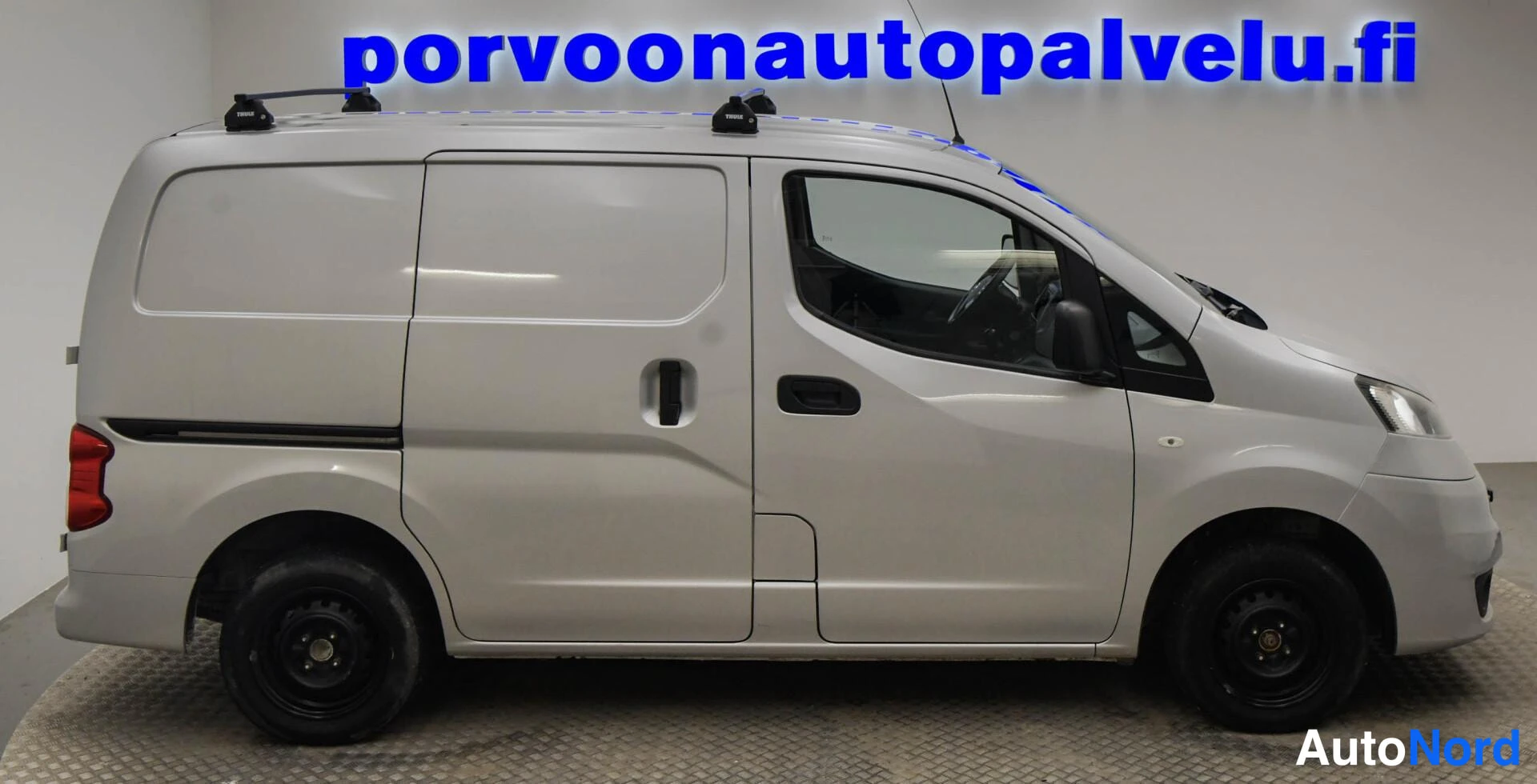 Hopea Nissan NV200 2017, sivulta, kuva 5