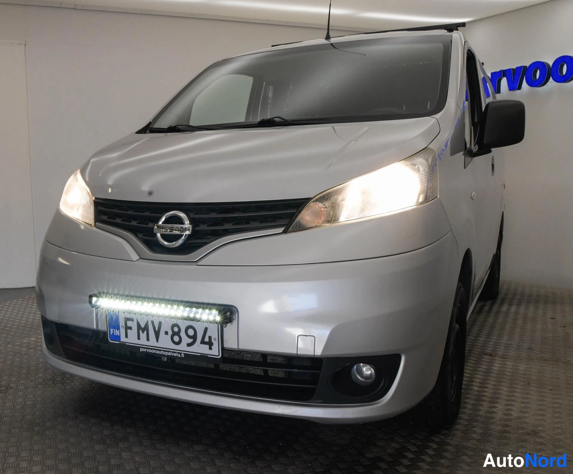 Hopea Nissan NV200 2017, etuviisto, keula vasemmalle, kuva 2