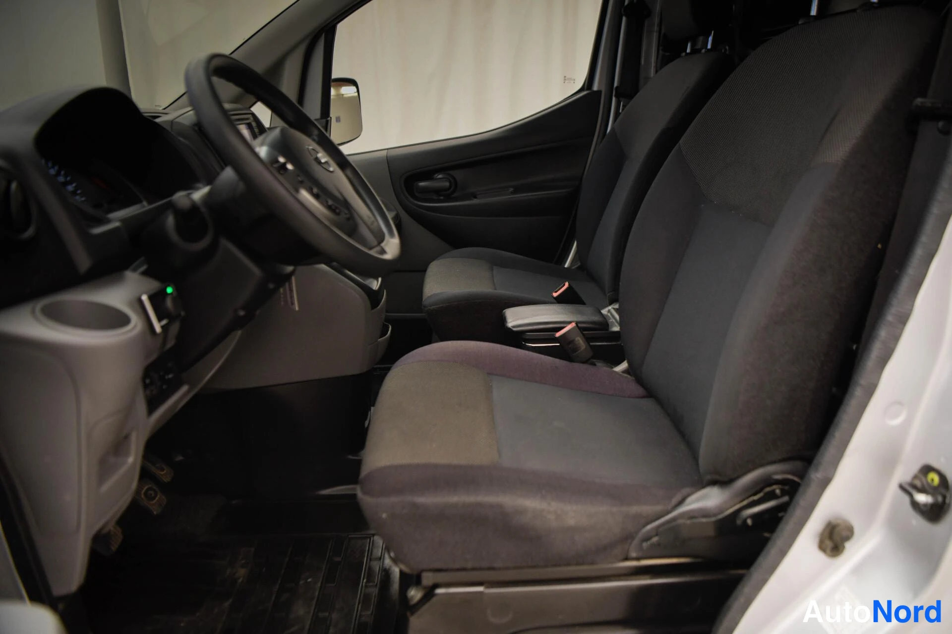 Hopea Nissan NV200 2017, kuva 21